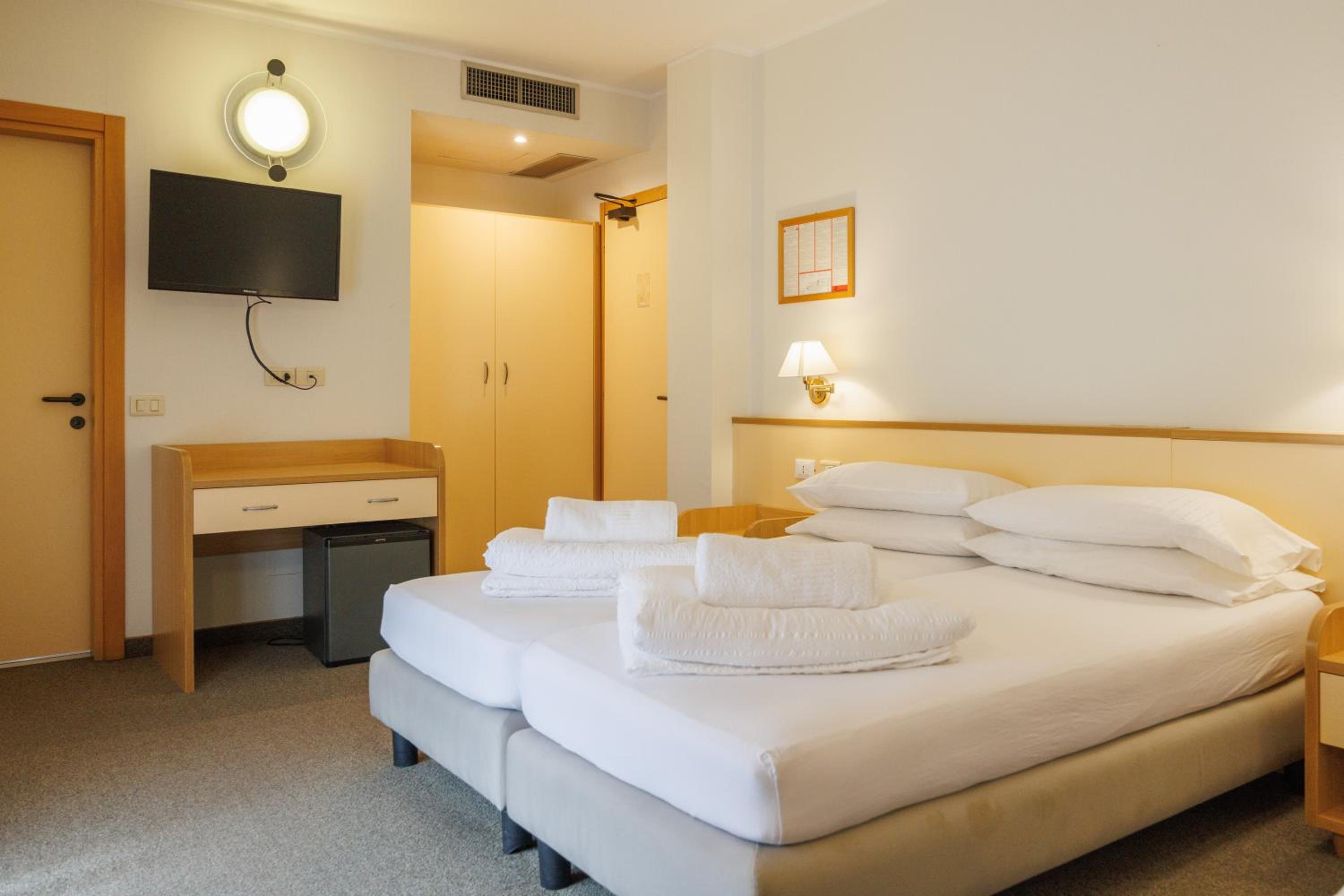 Double or Twin Room photo 3