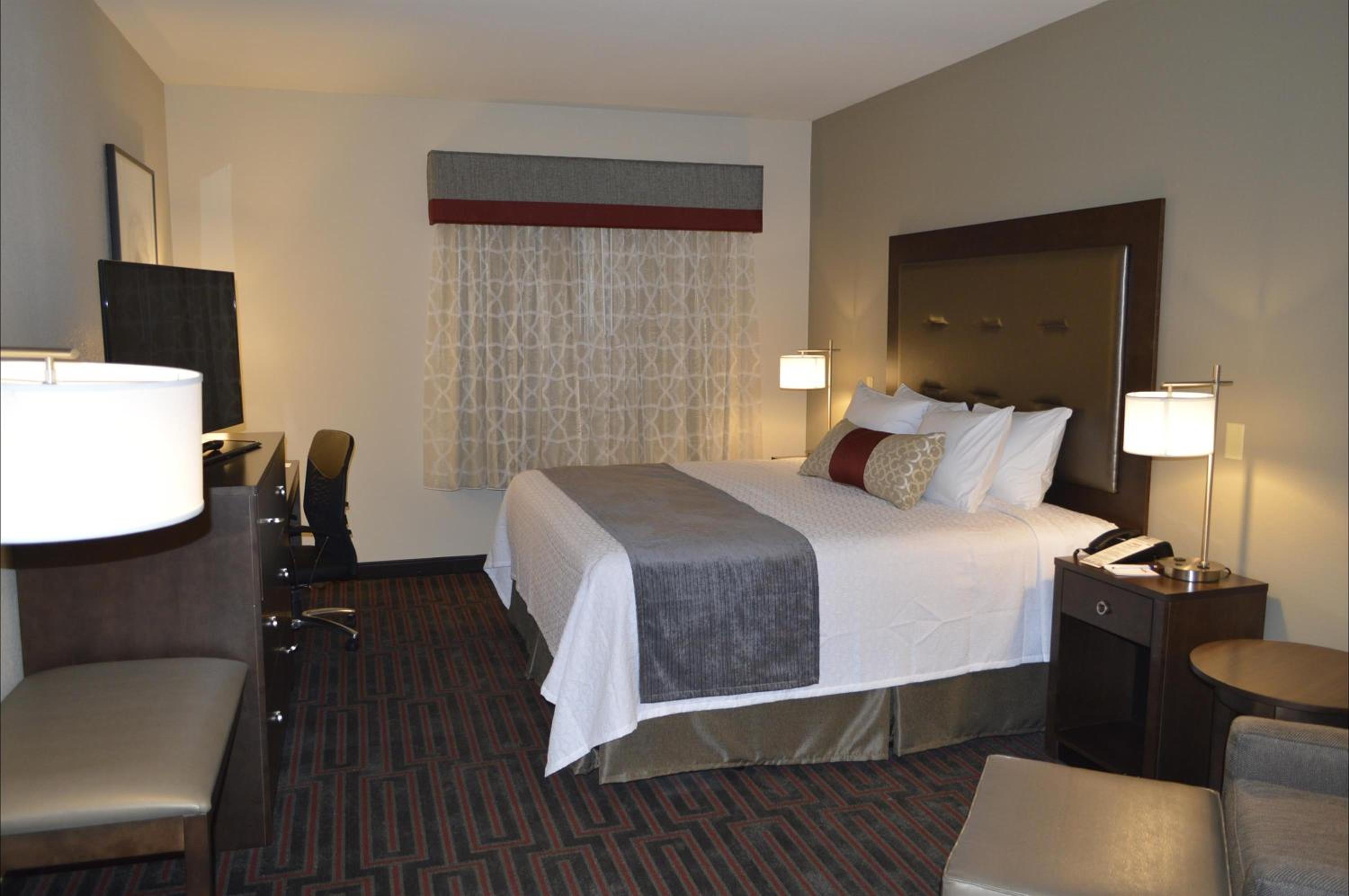 King Room with Roll-in Shower - Disability Access/Non-Smoking photo 1