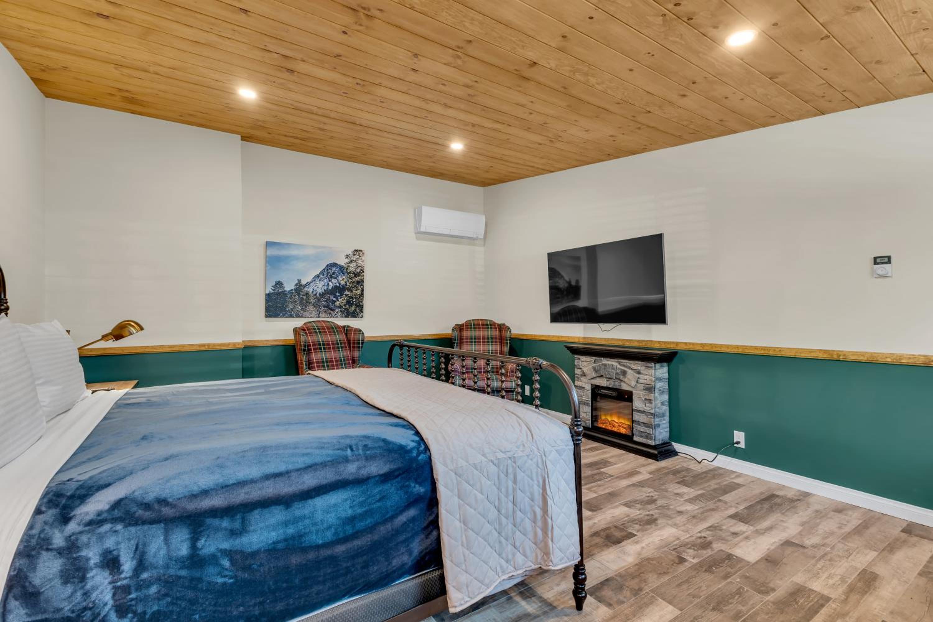 Deluxe Double Room with Bath