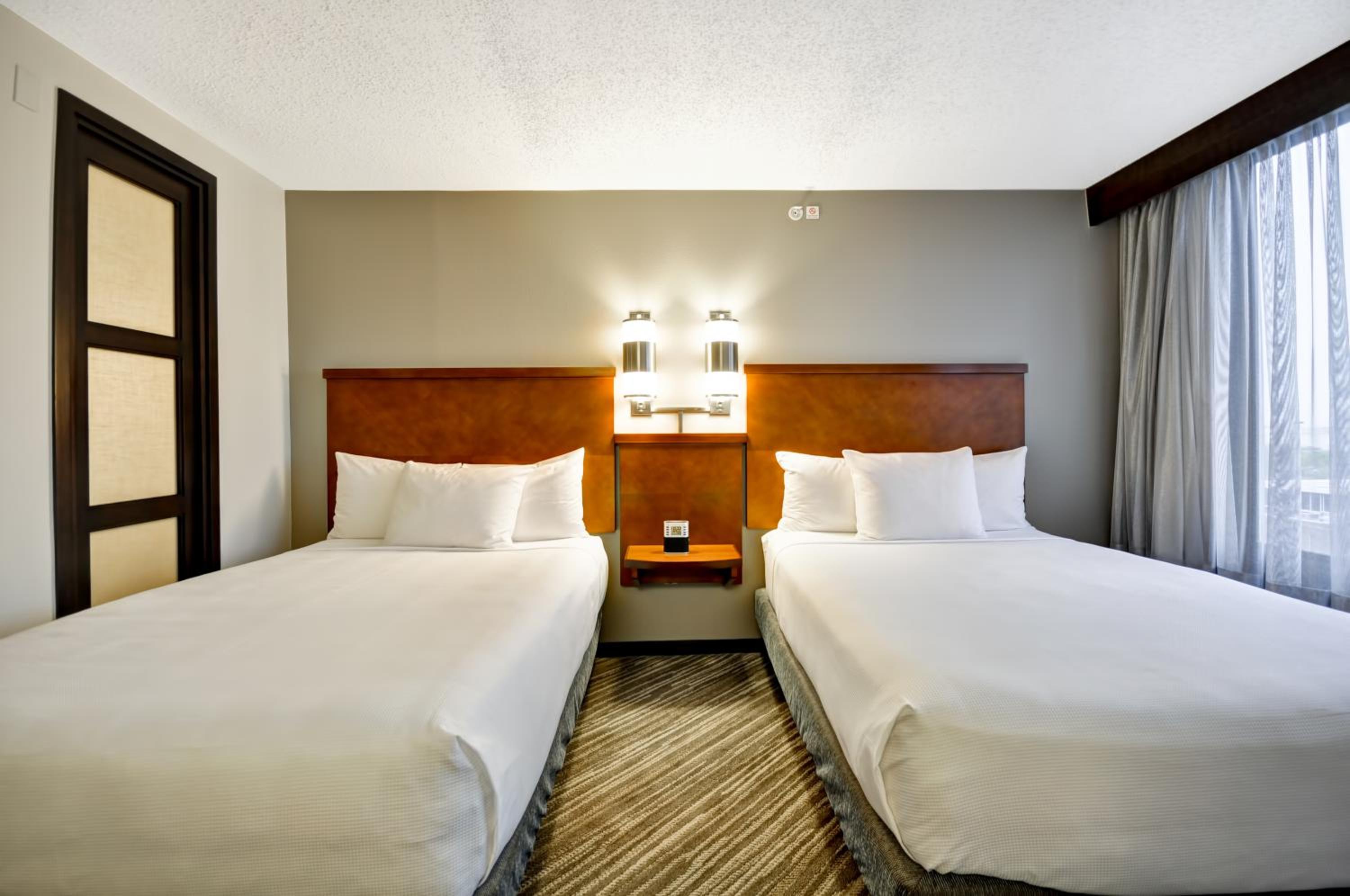 Double Room with Two Double Beds and Sofa Bed - Photo 6