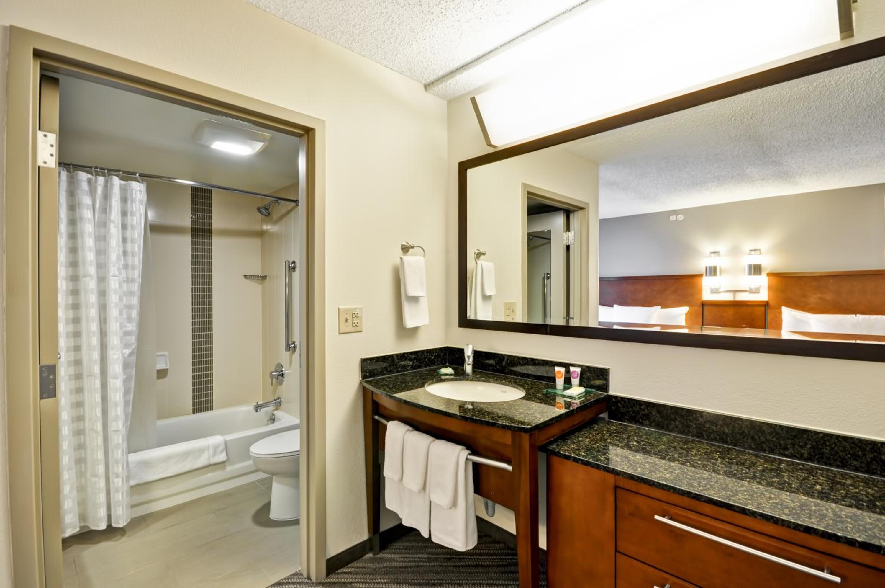 Double Room with Two Double Beds and Sofa Bed - Photo 3