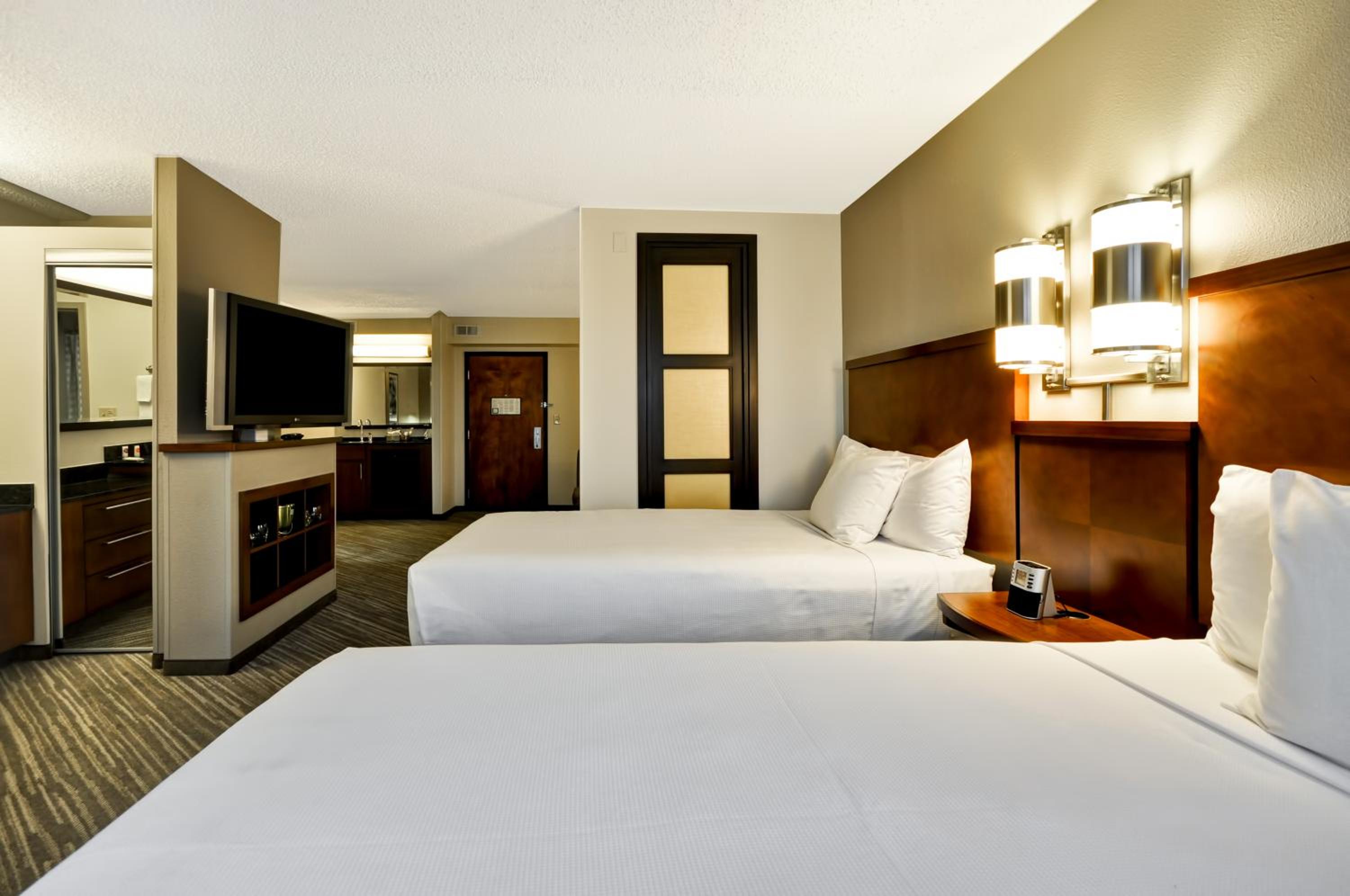 Double Room with Two Double Beds and Sofa Bed - Photo 12
