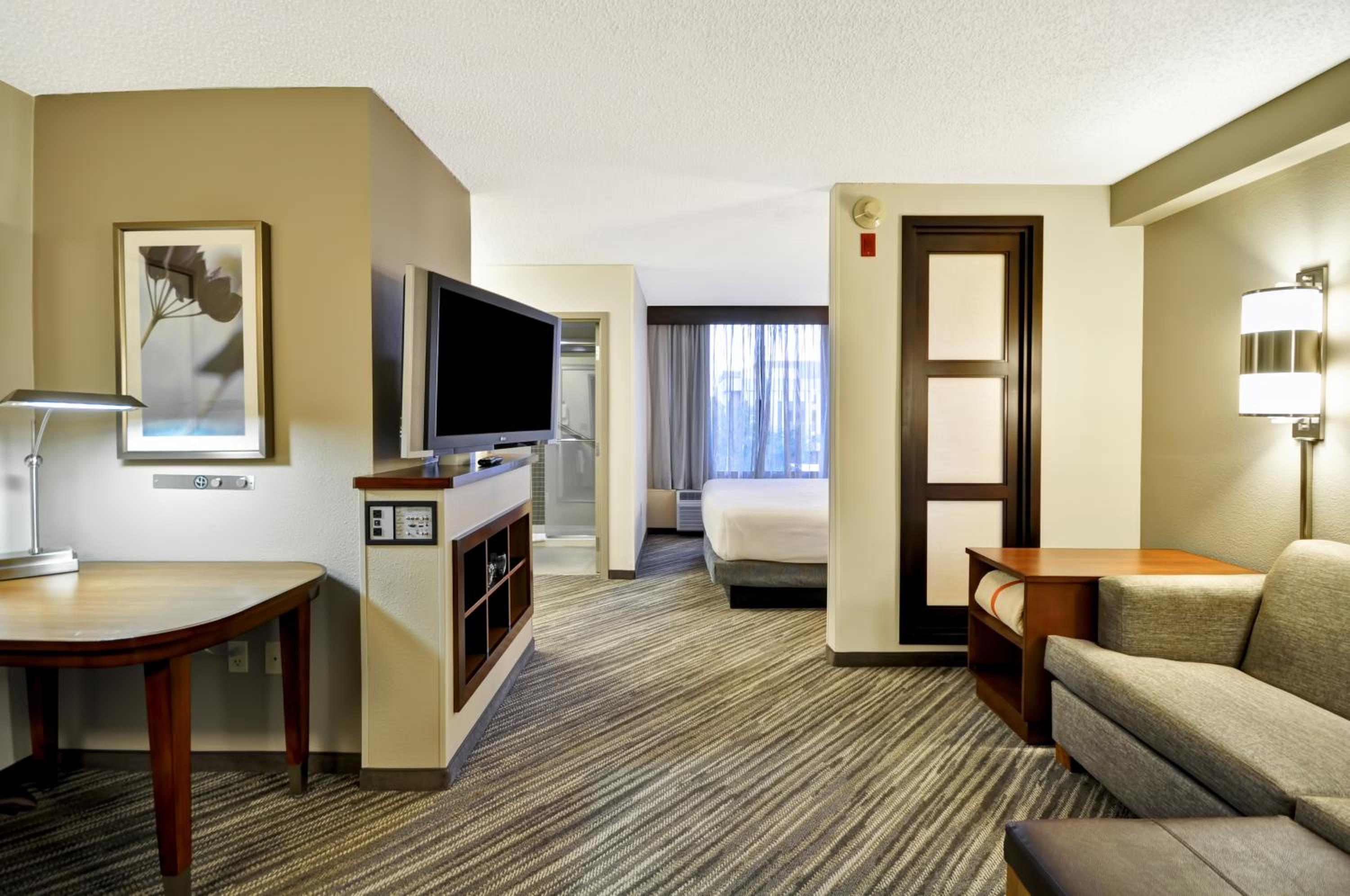 King Room with Sofa Bed - High Floor - Photo 1