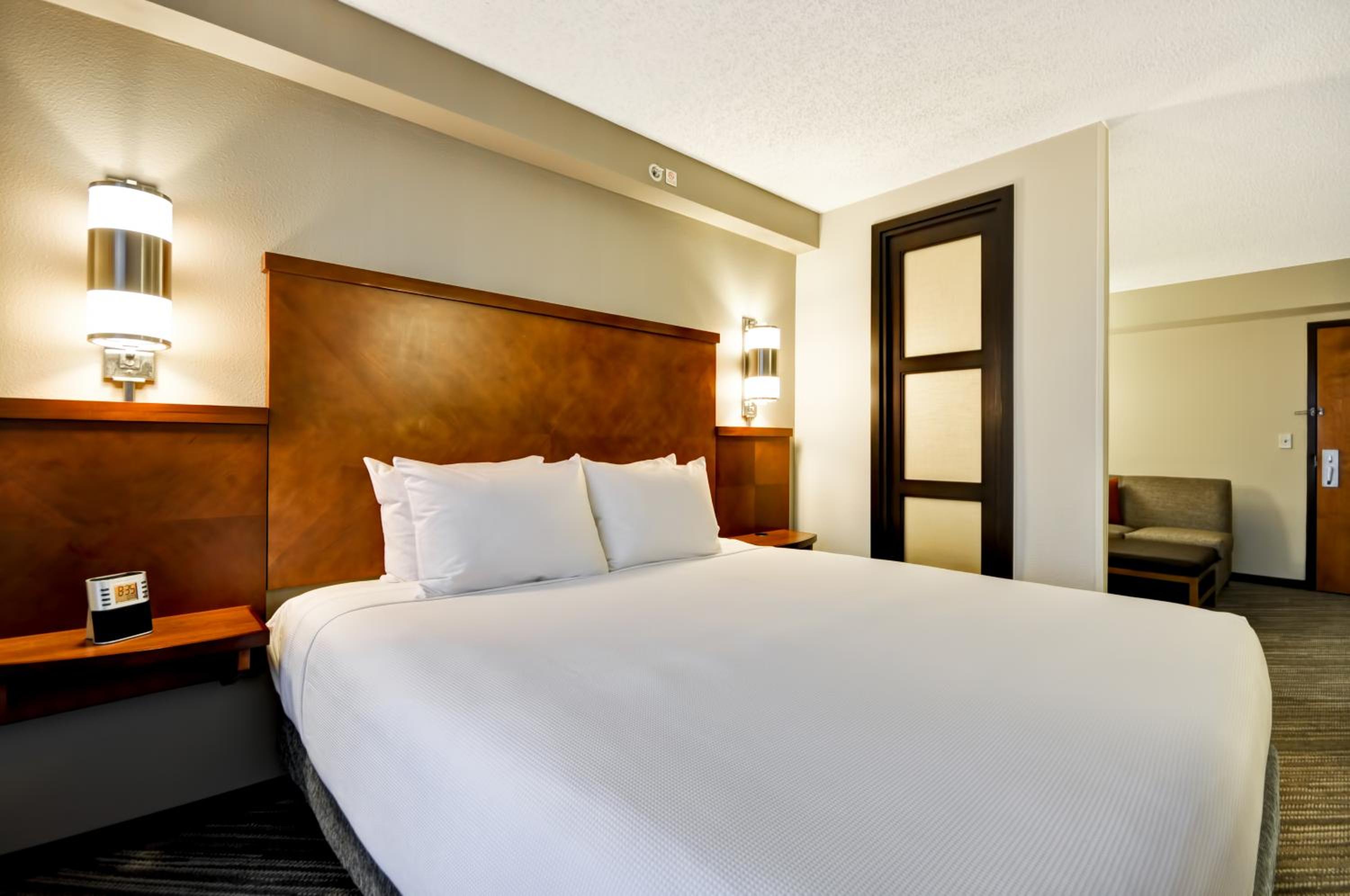 King Room with Sofa Bed - High Floor - Photo 8