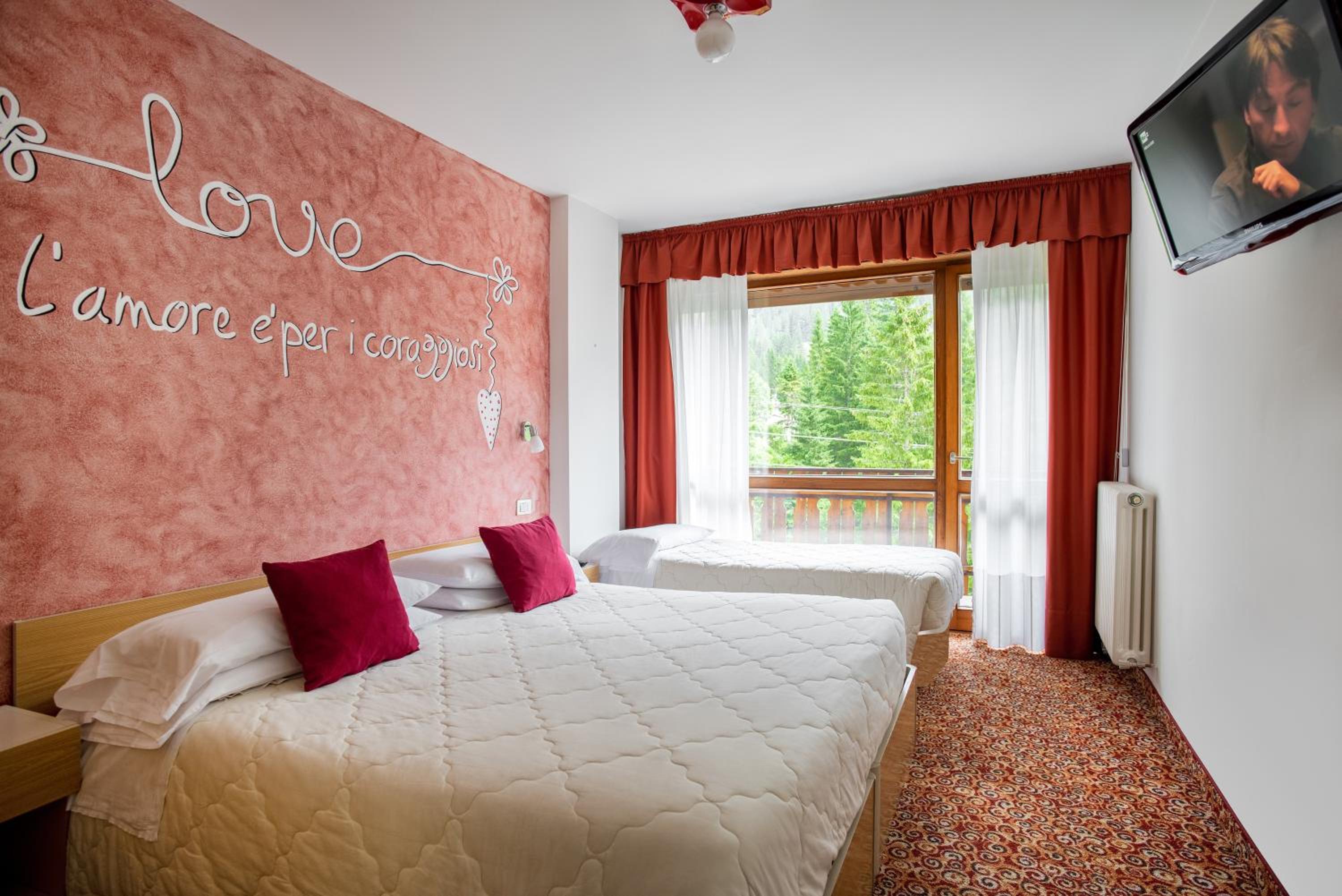 Deluxe Double Room with Extra Bed photo 1