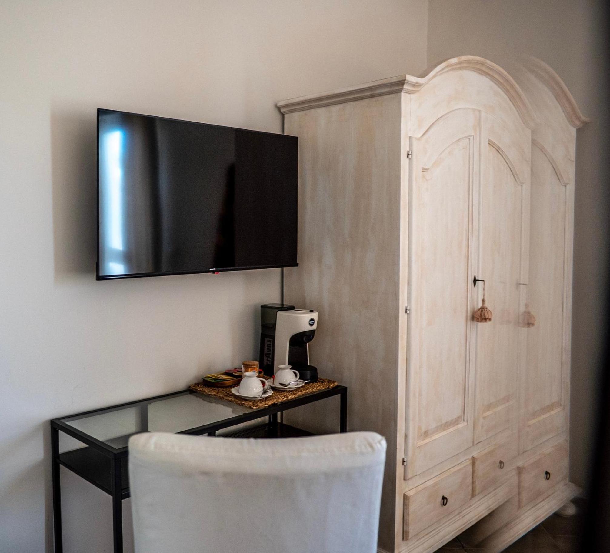 Deluxe Double Room with Balcony and Sea View
