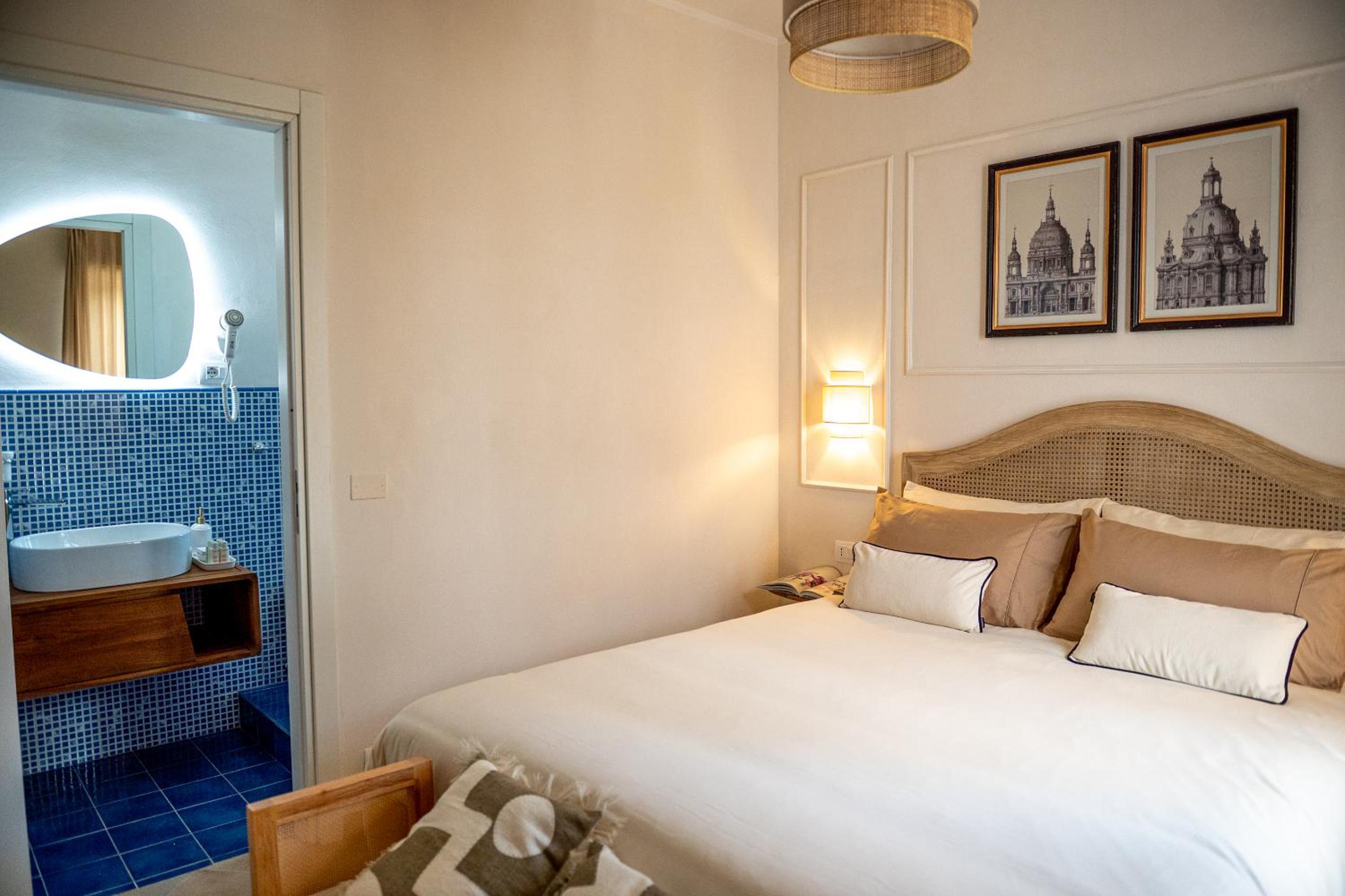 Deluxe Double Room with Balcony and Sea View photo 3
