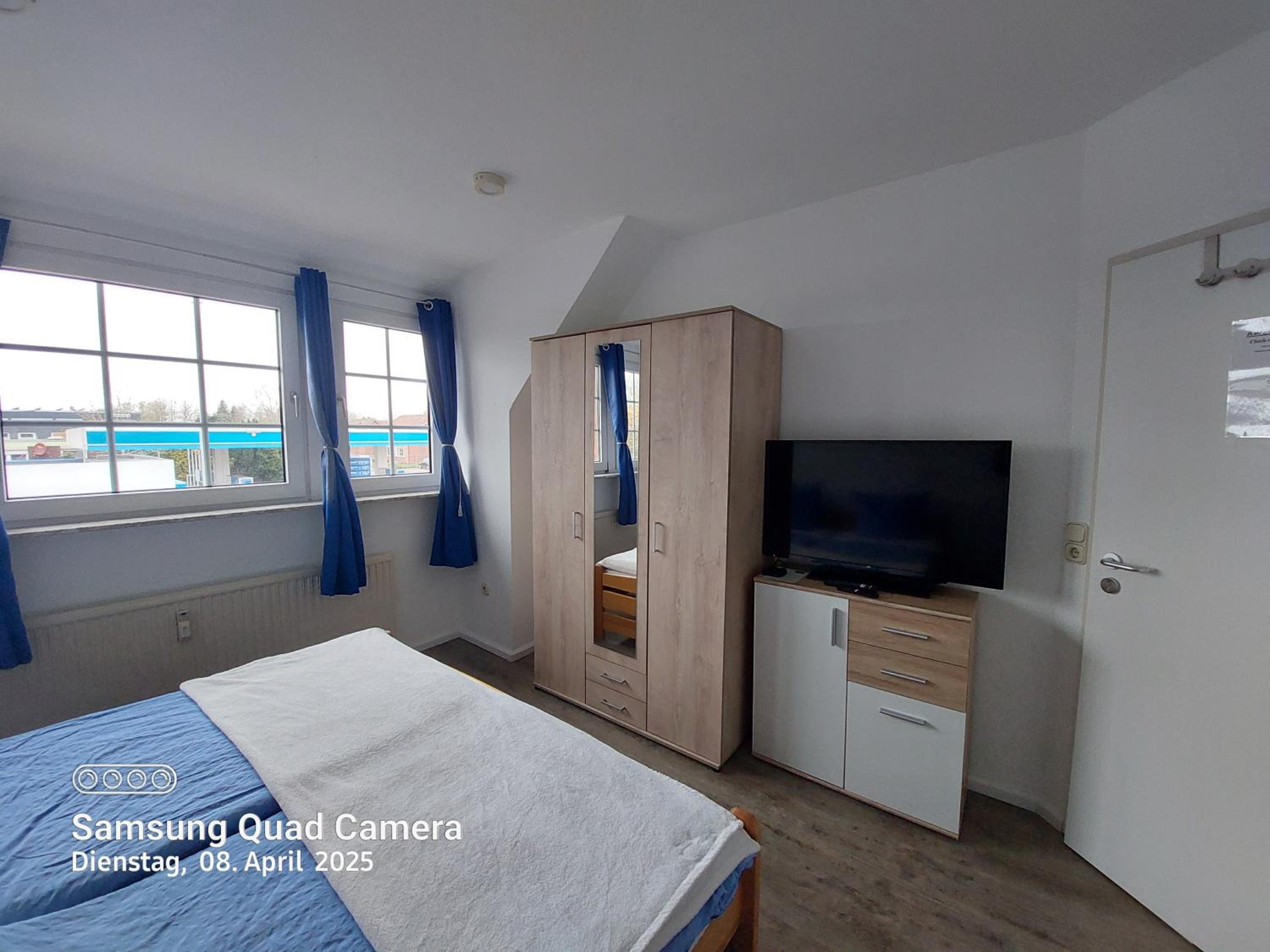 Four-Bedroom Apartment - Photo 1