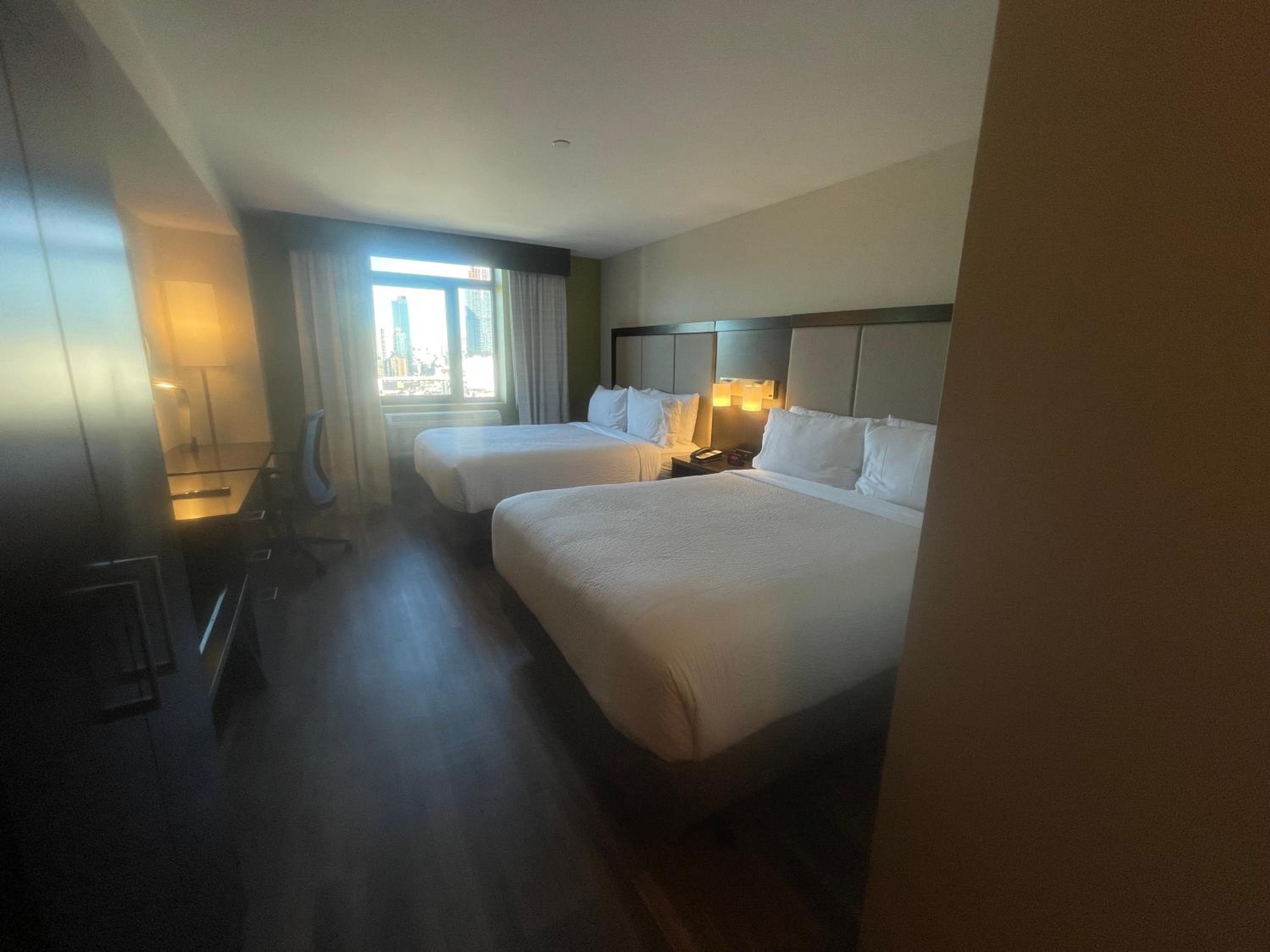 Standard Room with Two Queen Beds - Photo 6
