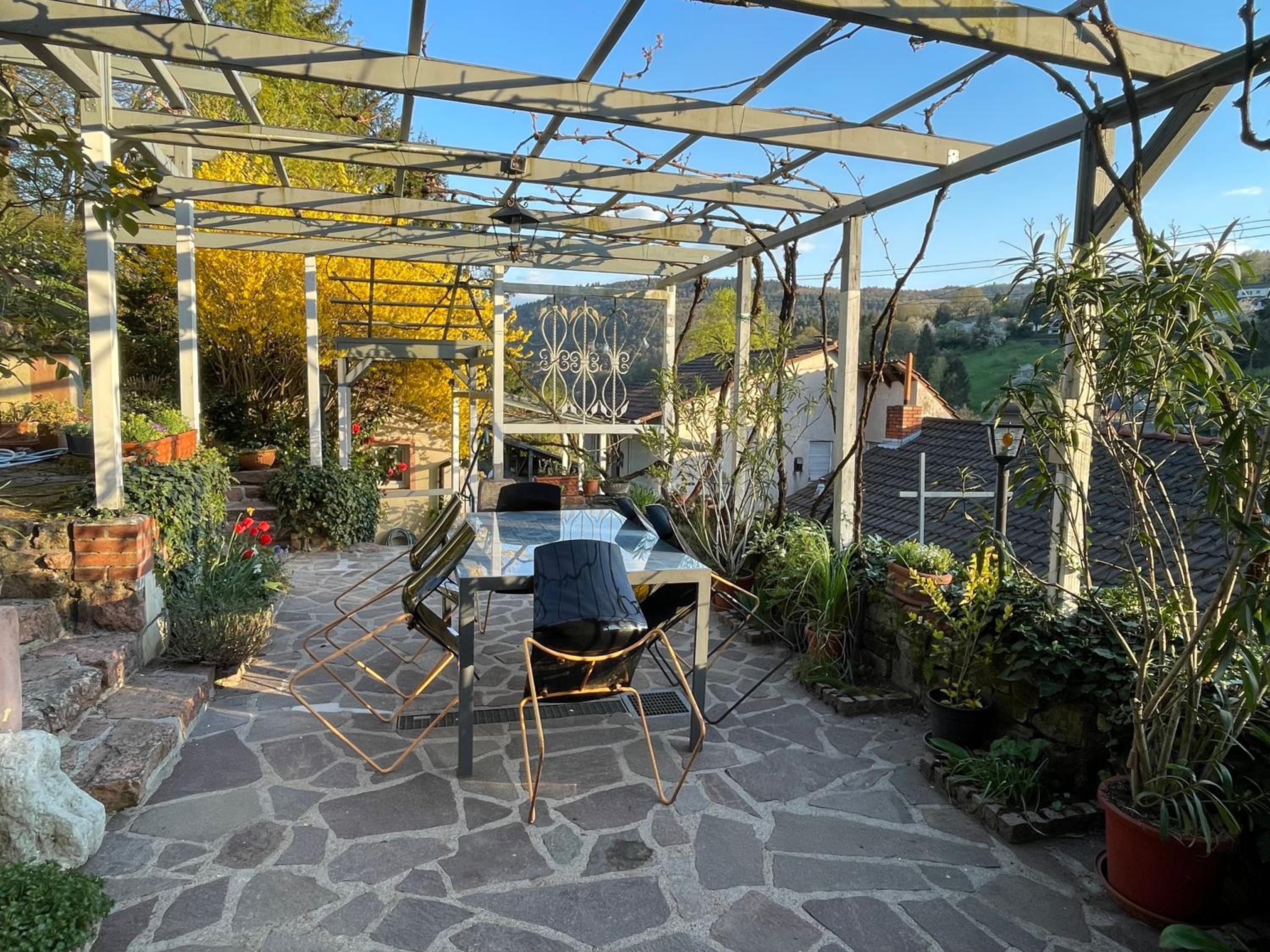 One-Bedroom Apartment with Garden View - Photo 3