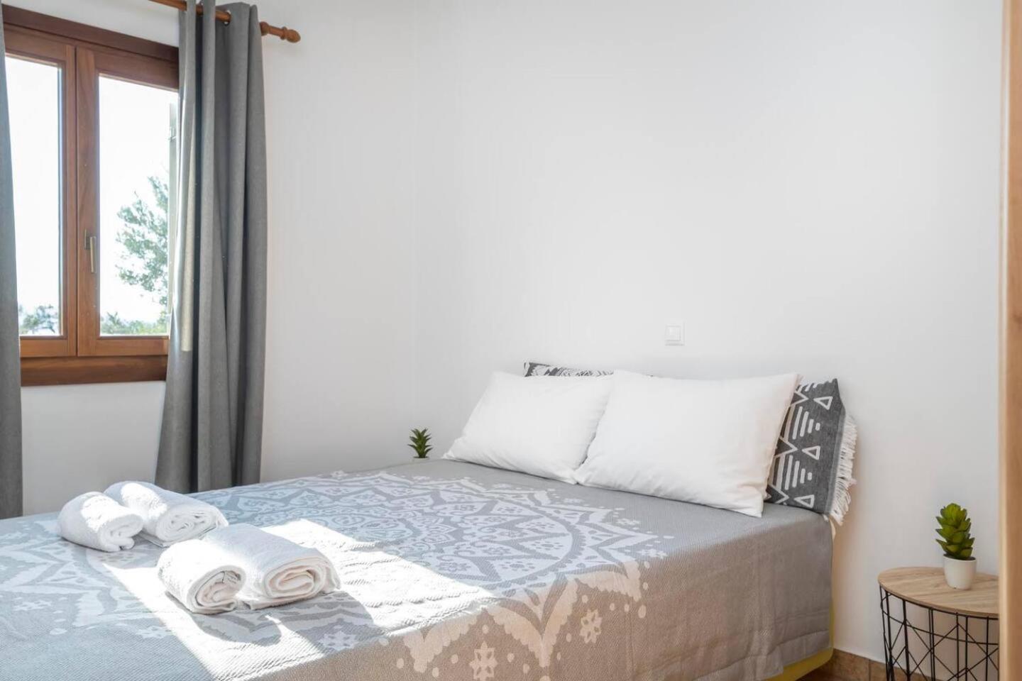 Two-Bedroom House photo 3