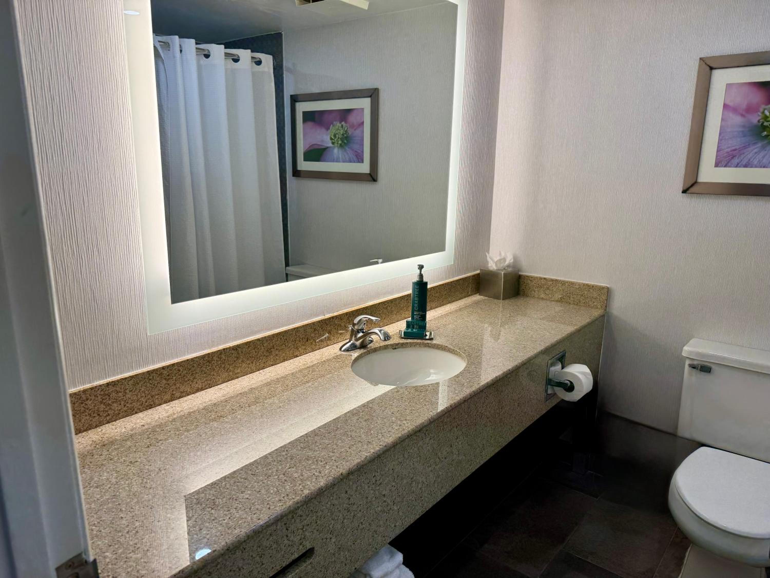Double Room with Two Double Beds - Hearing Access - Photo 9