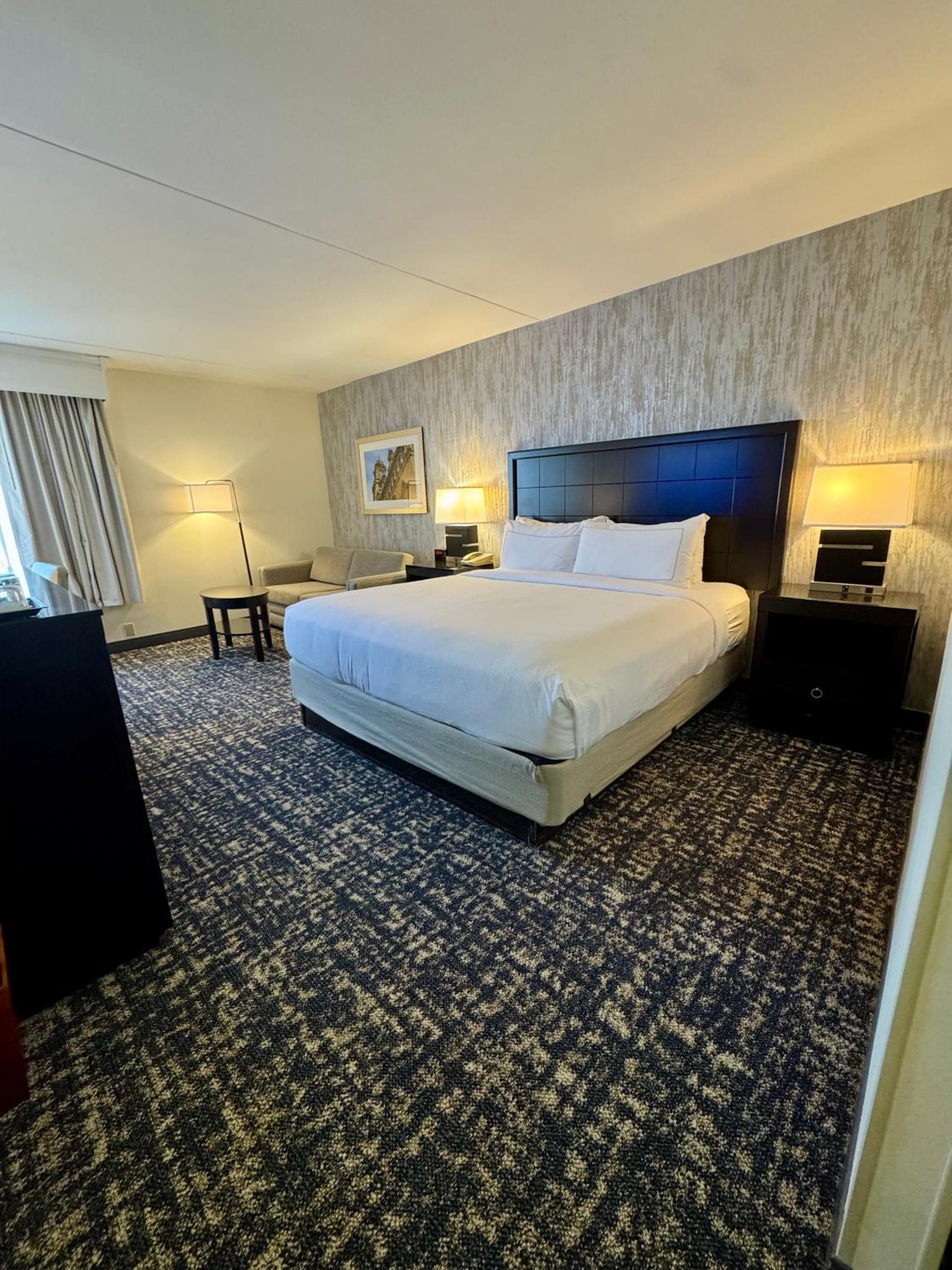 King Room with Tub - Mobility/Hearing Accessible/Non-Smoking - Photo 6