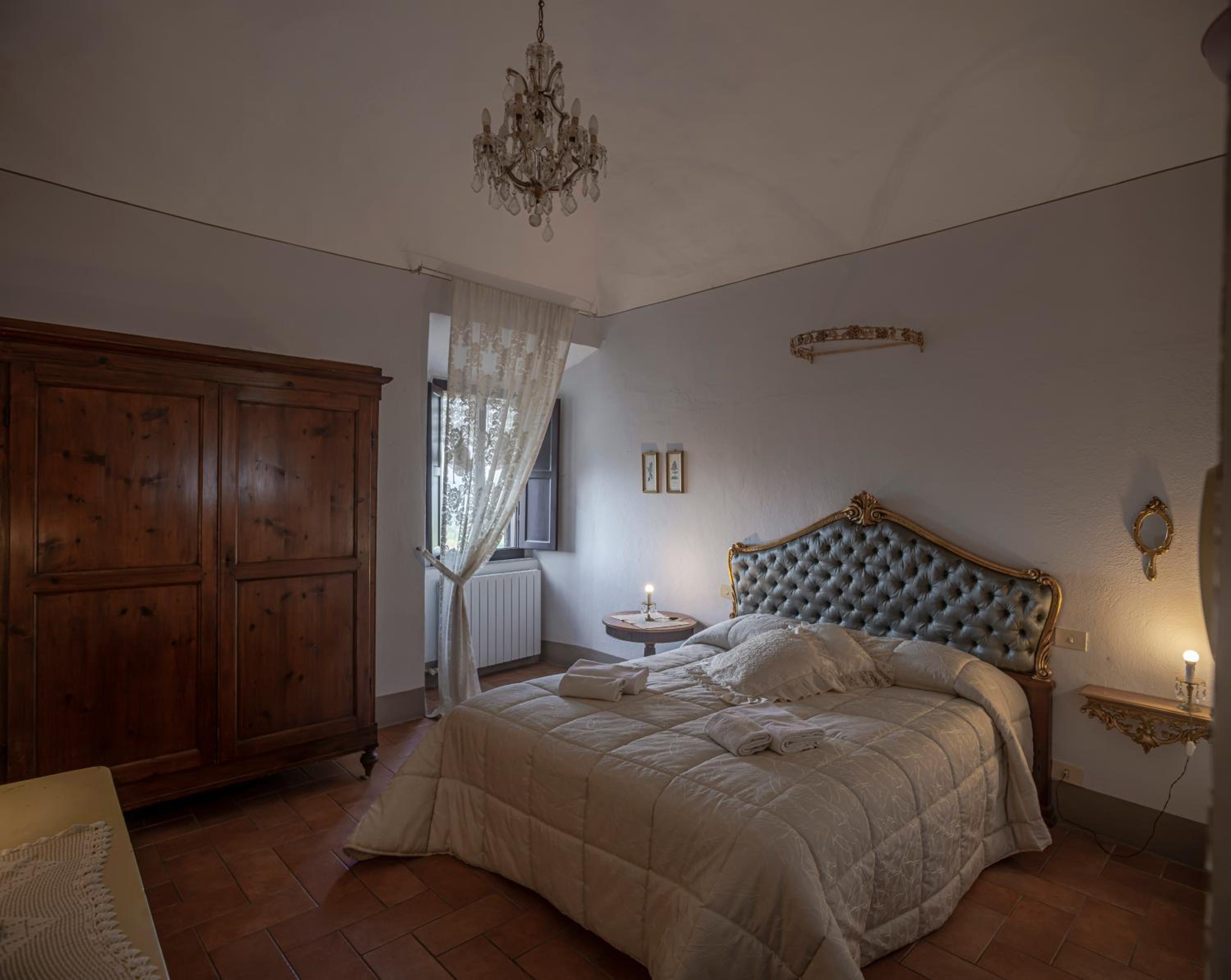 Double Room - Photo 7