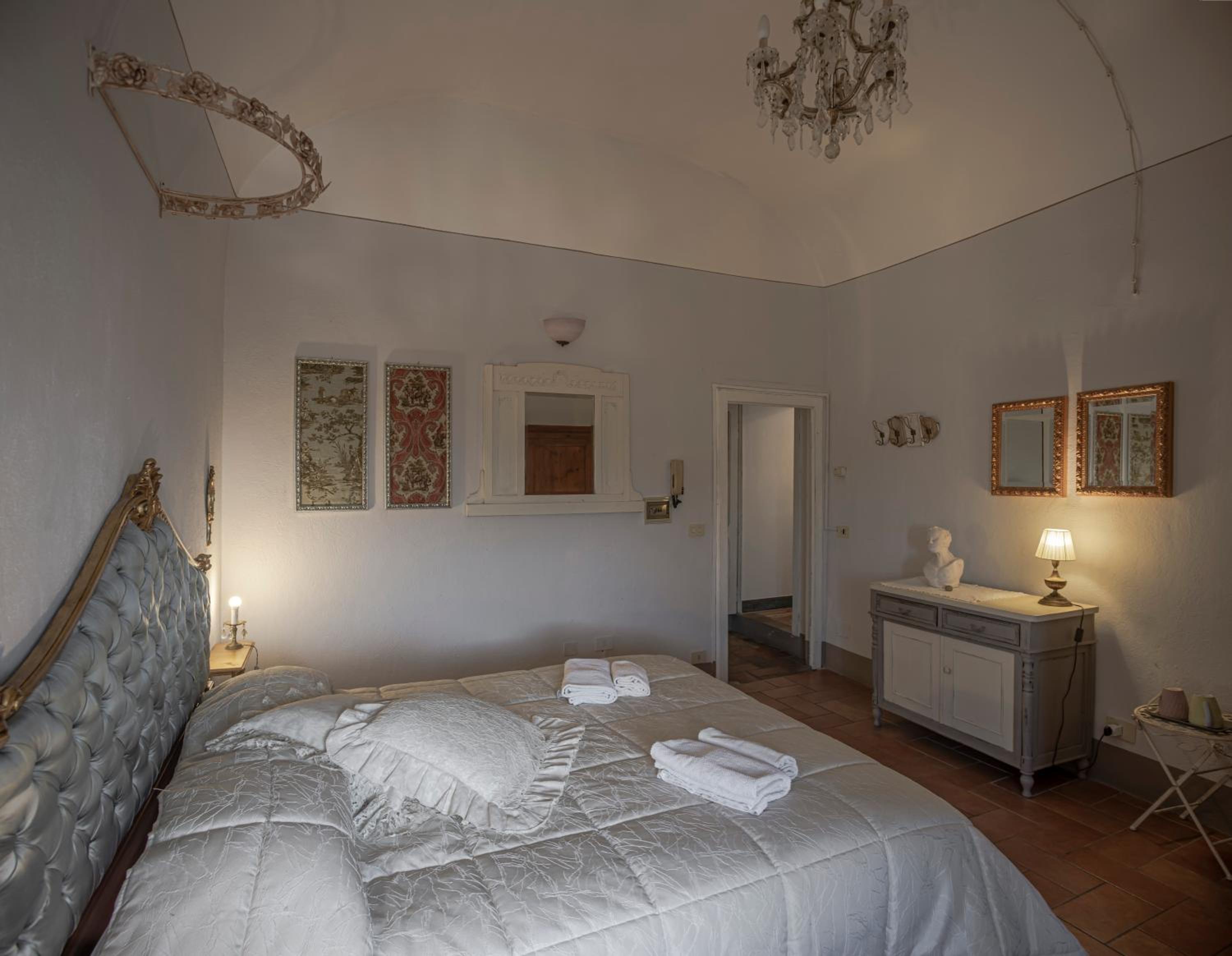 Double Room - Photo 5