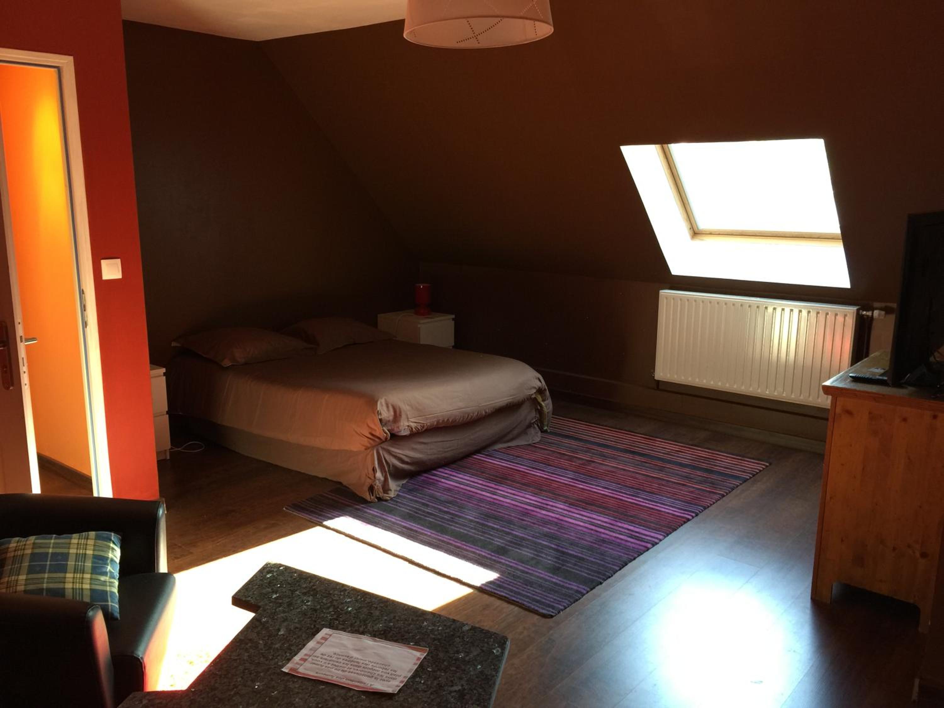 Double Room with Private Bathroom - Photo 13