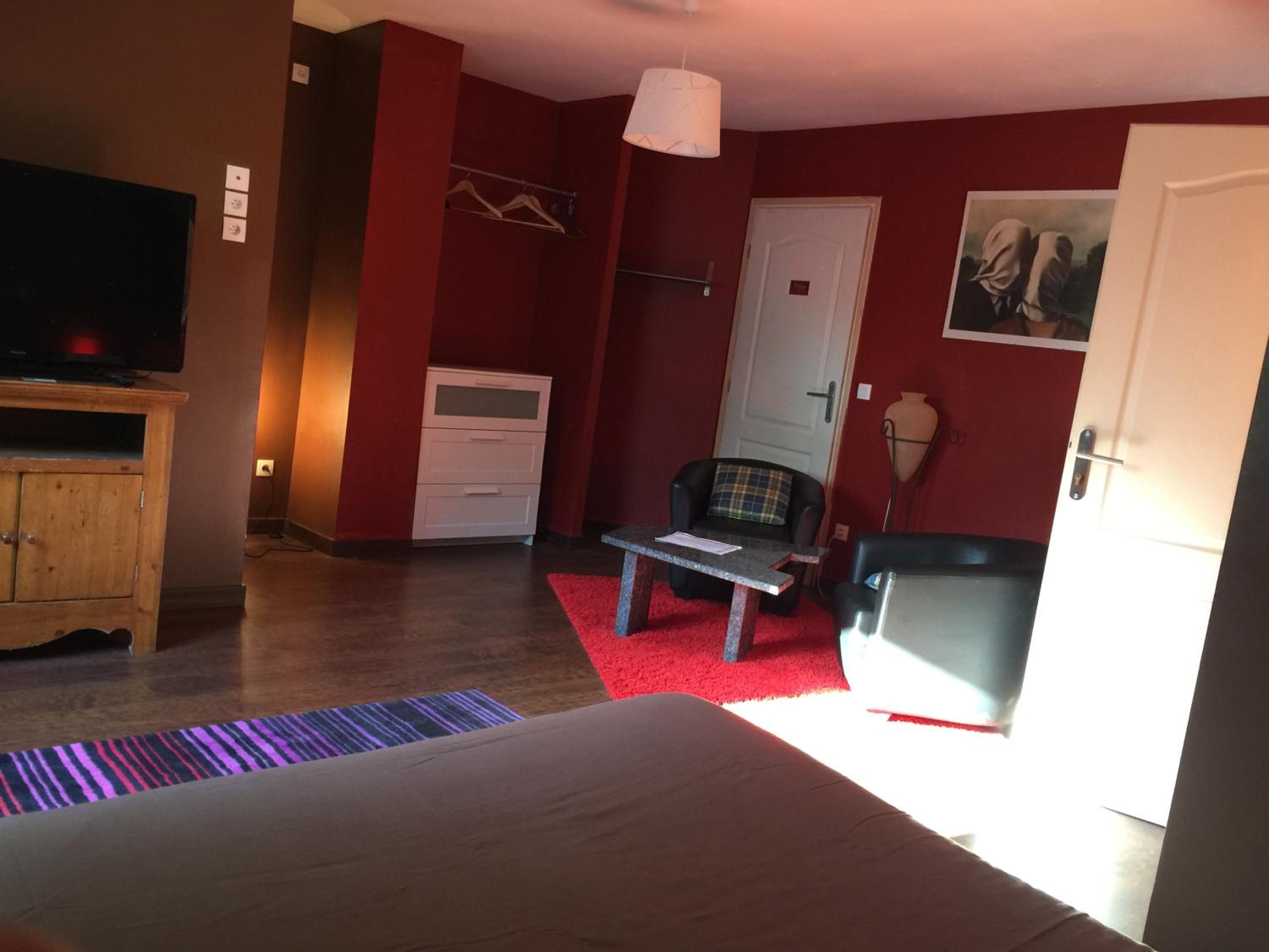 Double Room with Private Bathroom - Photo 9