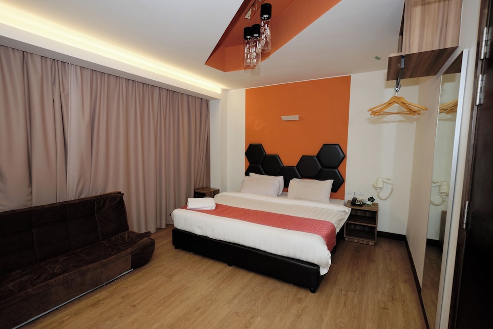 Deluxe Room, 1 King Bed - Photo 1