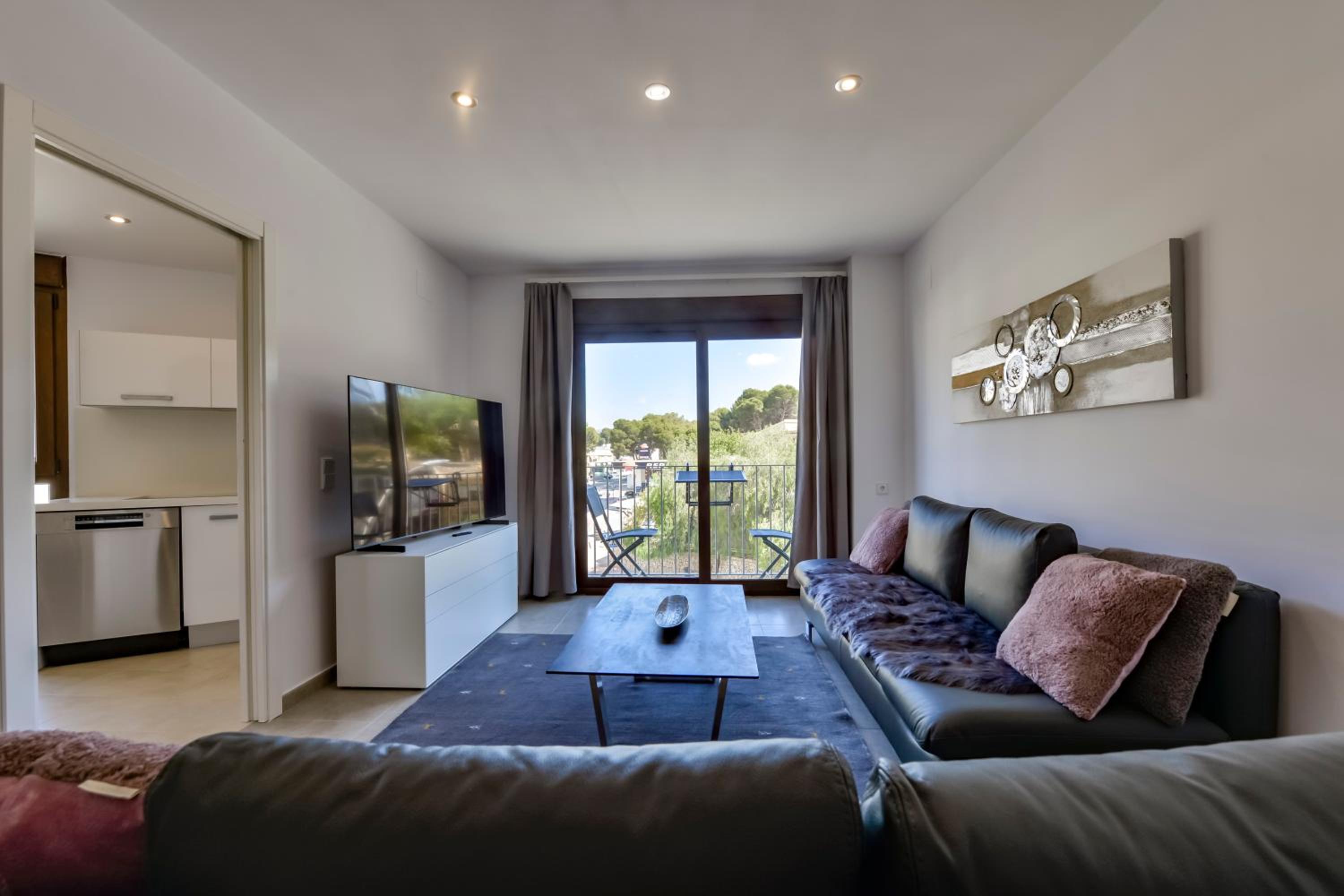 Three-Bedroom Premium Apartment photo 3