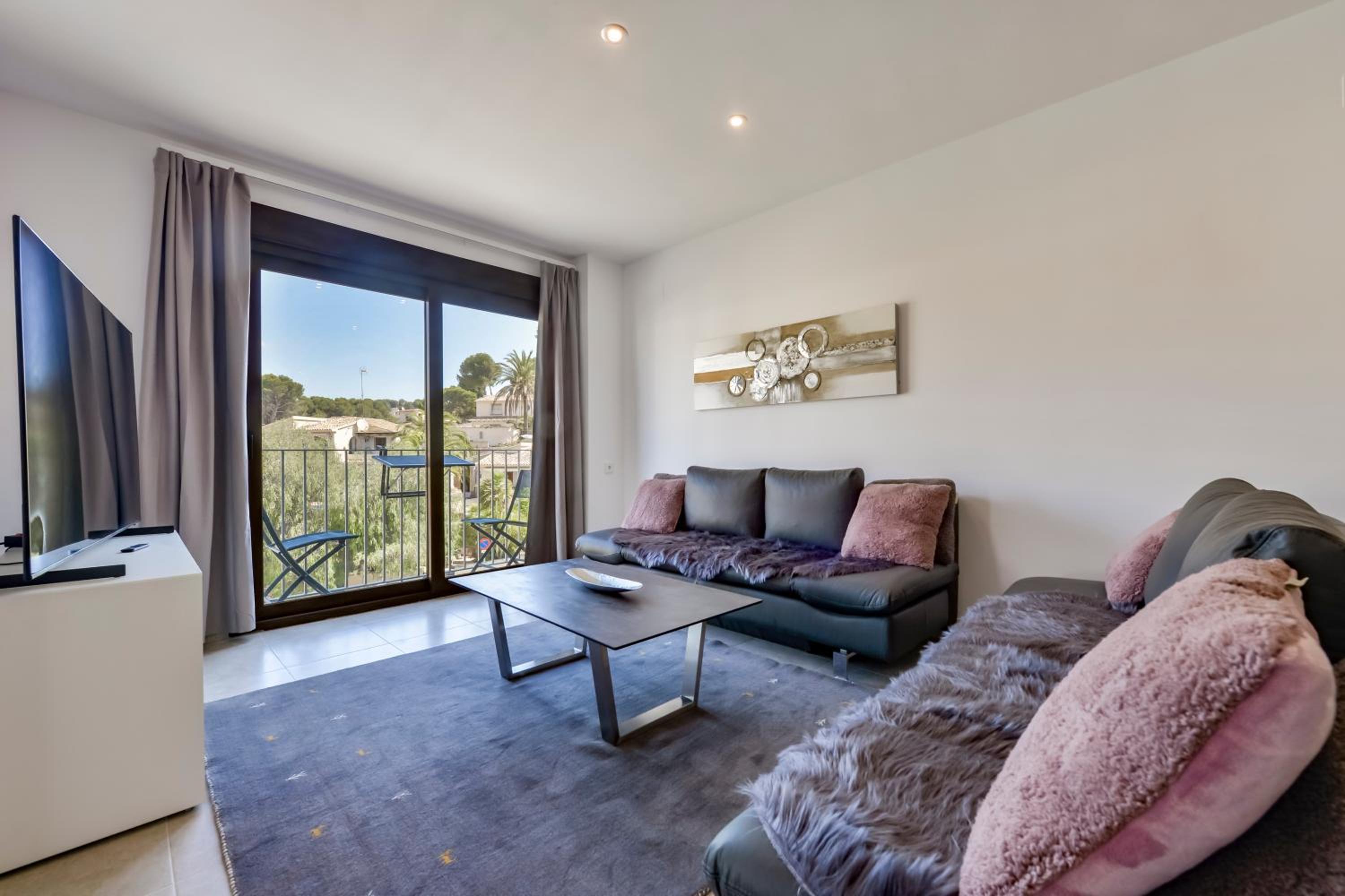 Three-Bedroom Premium Apartment photo 2