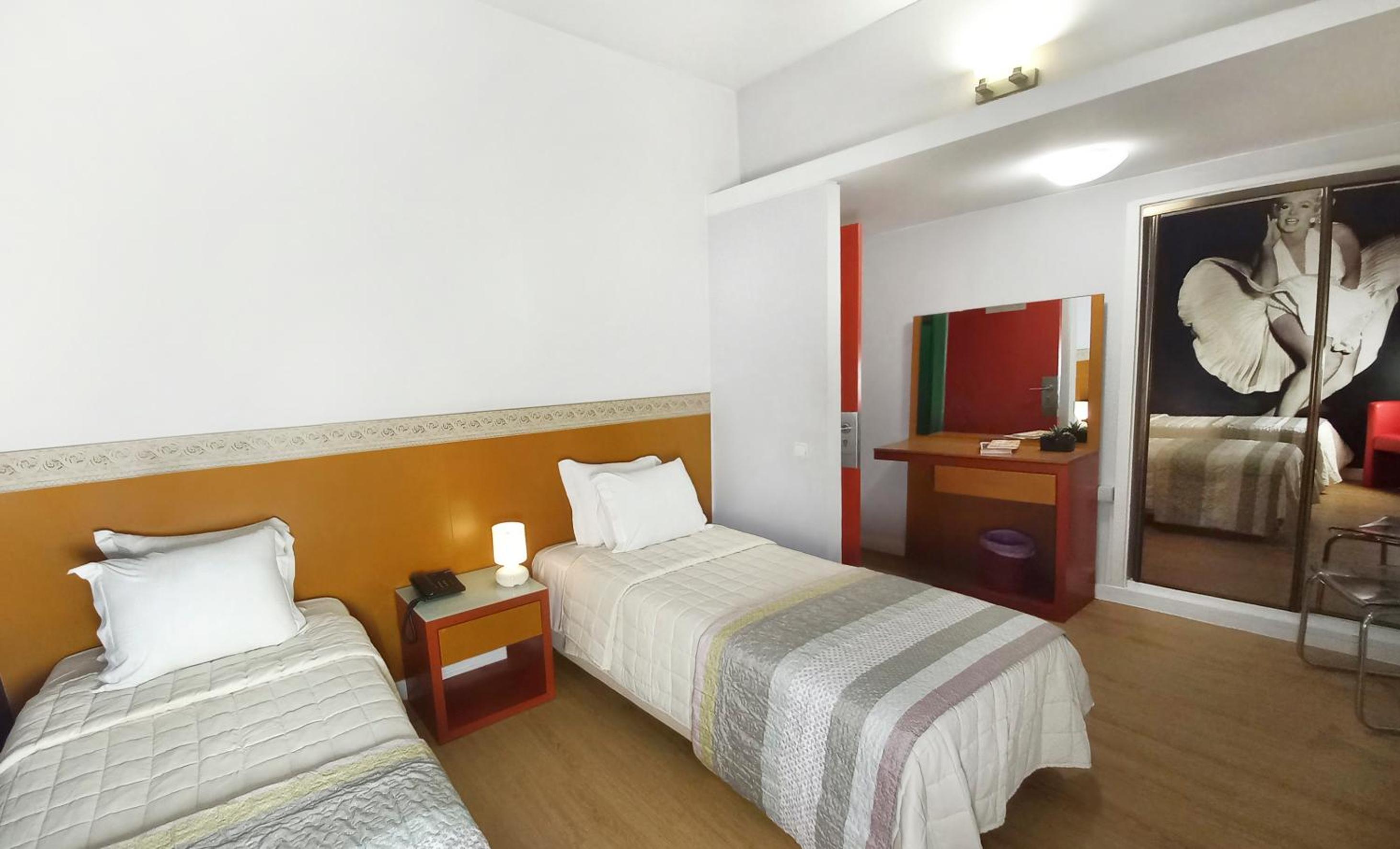 Standard Twin Room photo 2