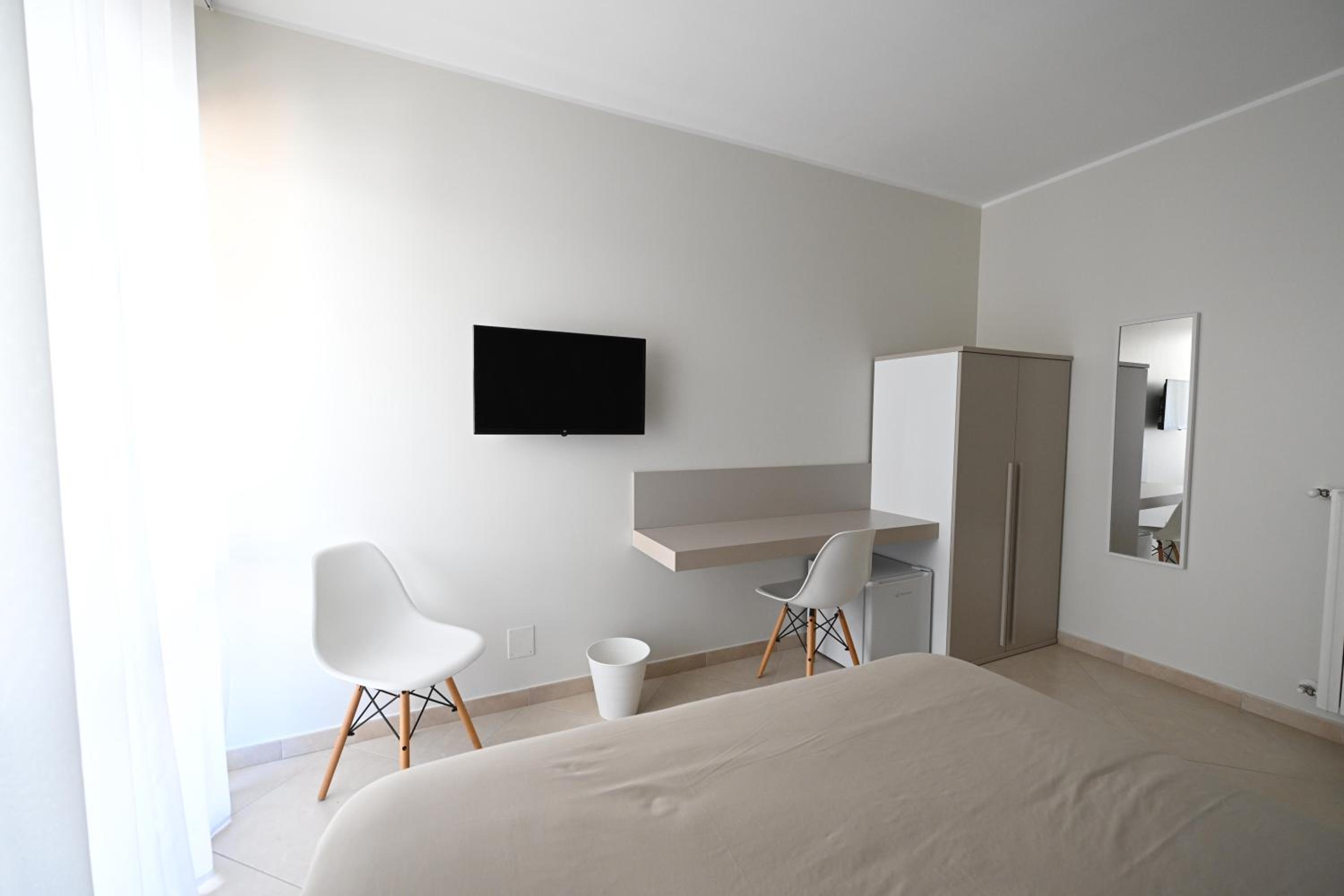 Deluxe Room (2 Adults + 1 Child) - Photo 6