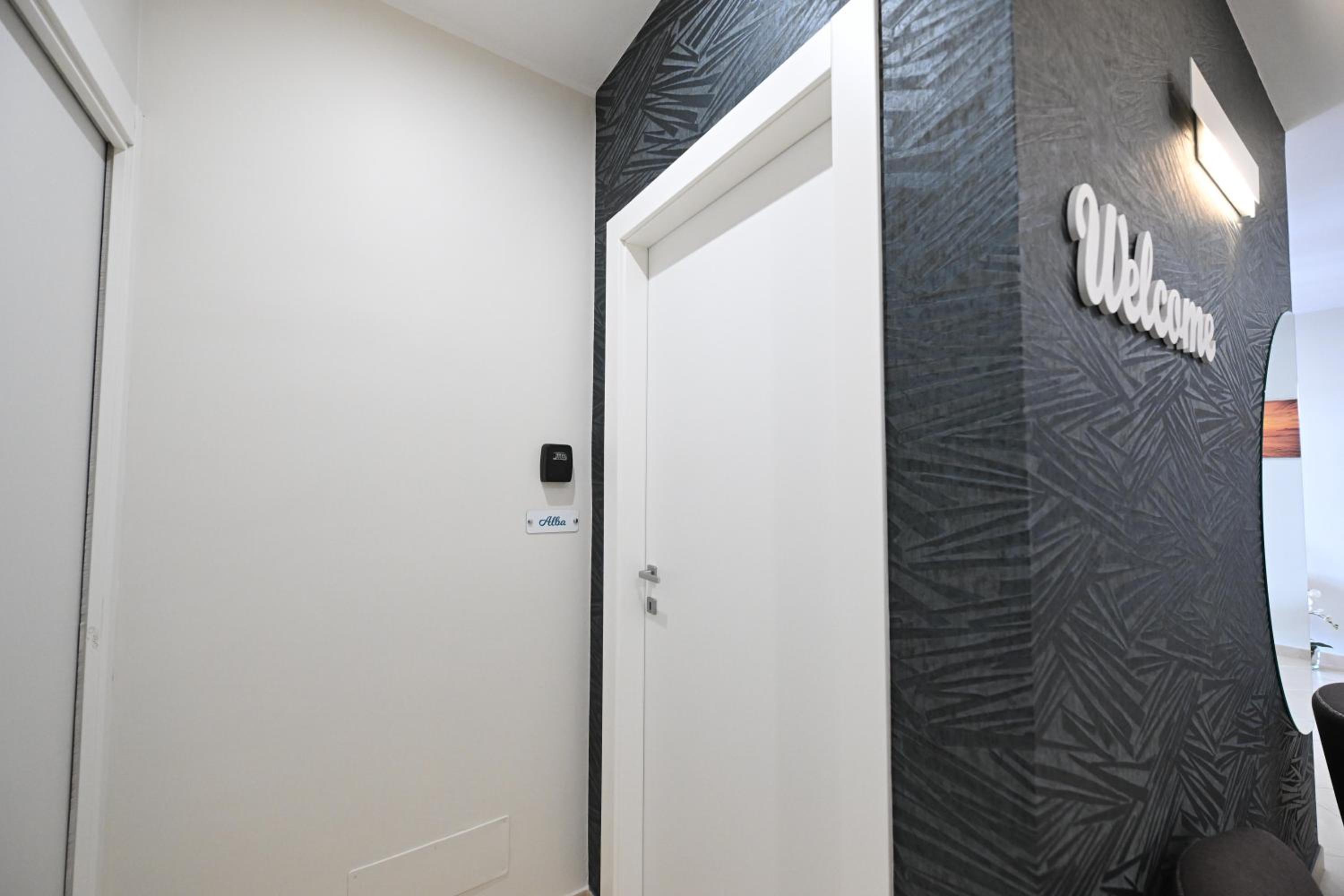 Deluxe Room (2 Adults + 1 Child) - Photo 1