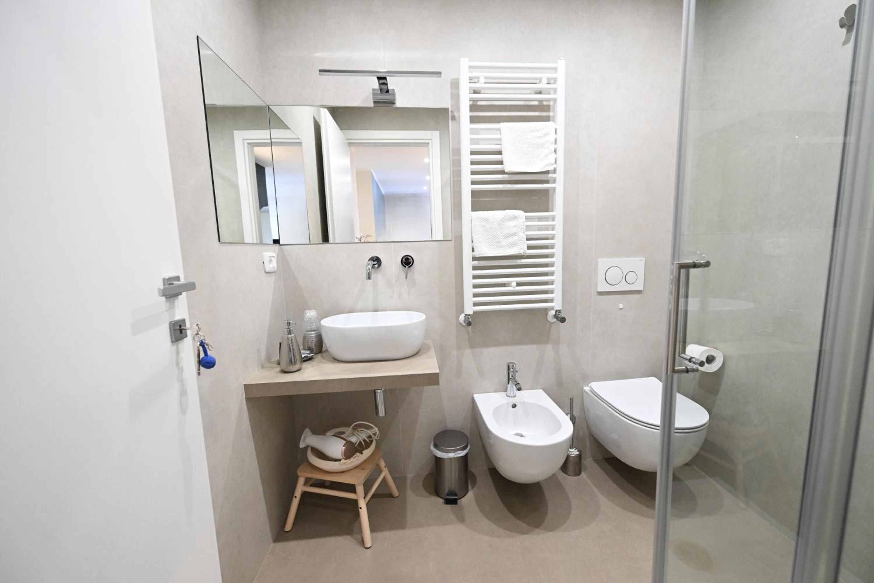Deluxe Room (2 Adults + 1 Child) - Photo 12