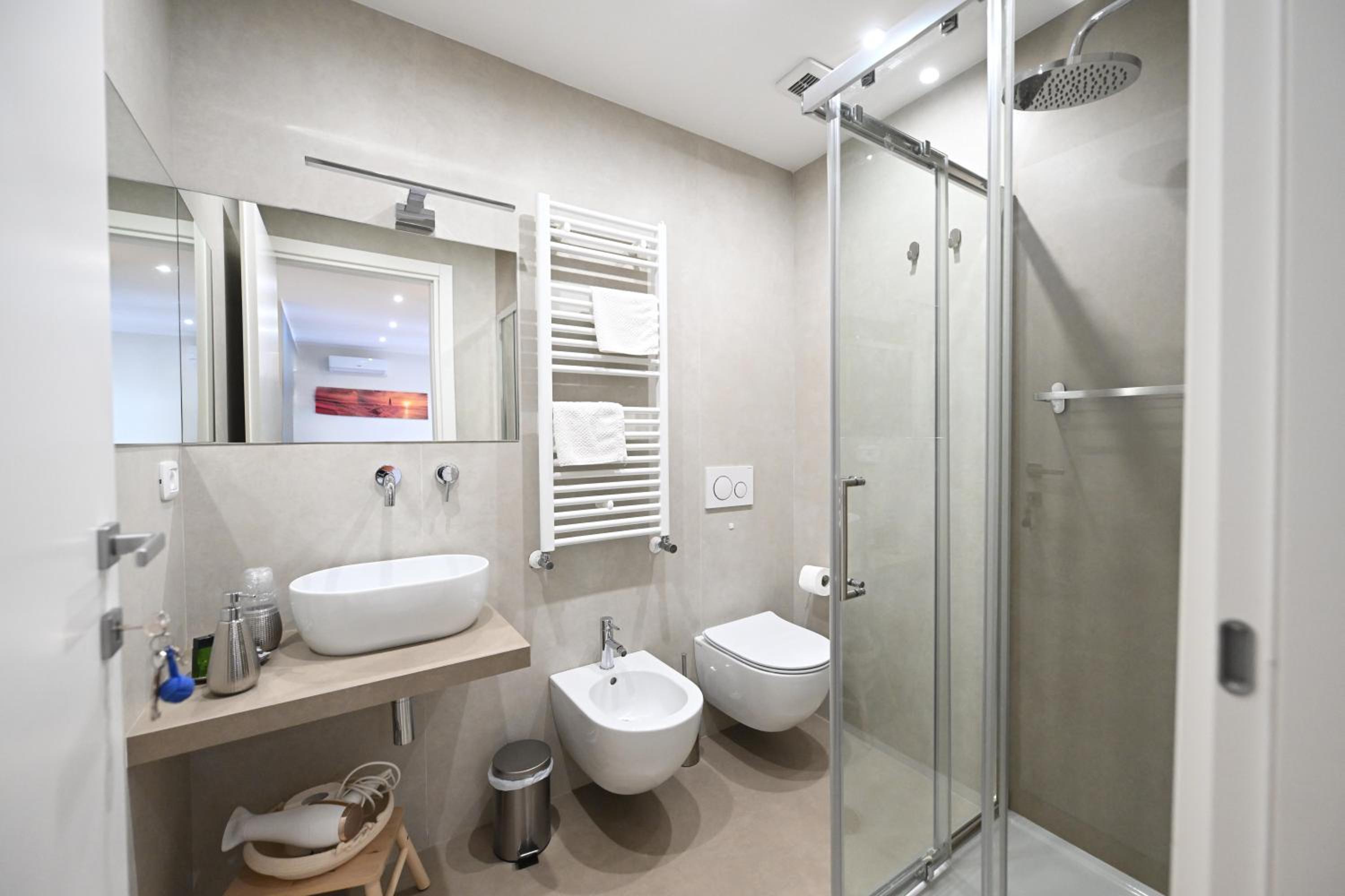 Deluxe Room (2 Adults + 1 Child) - Photo 11