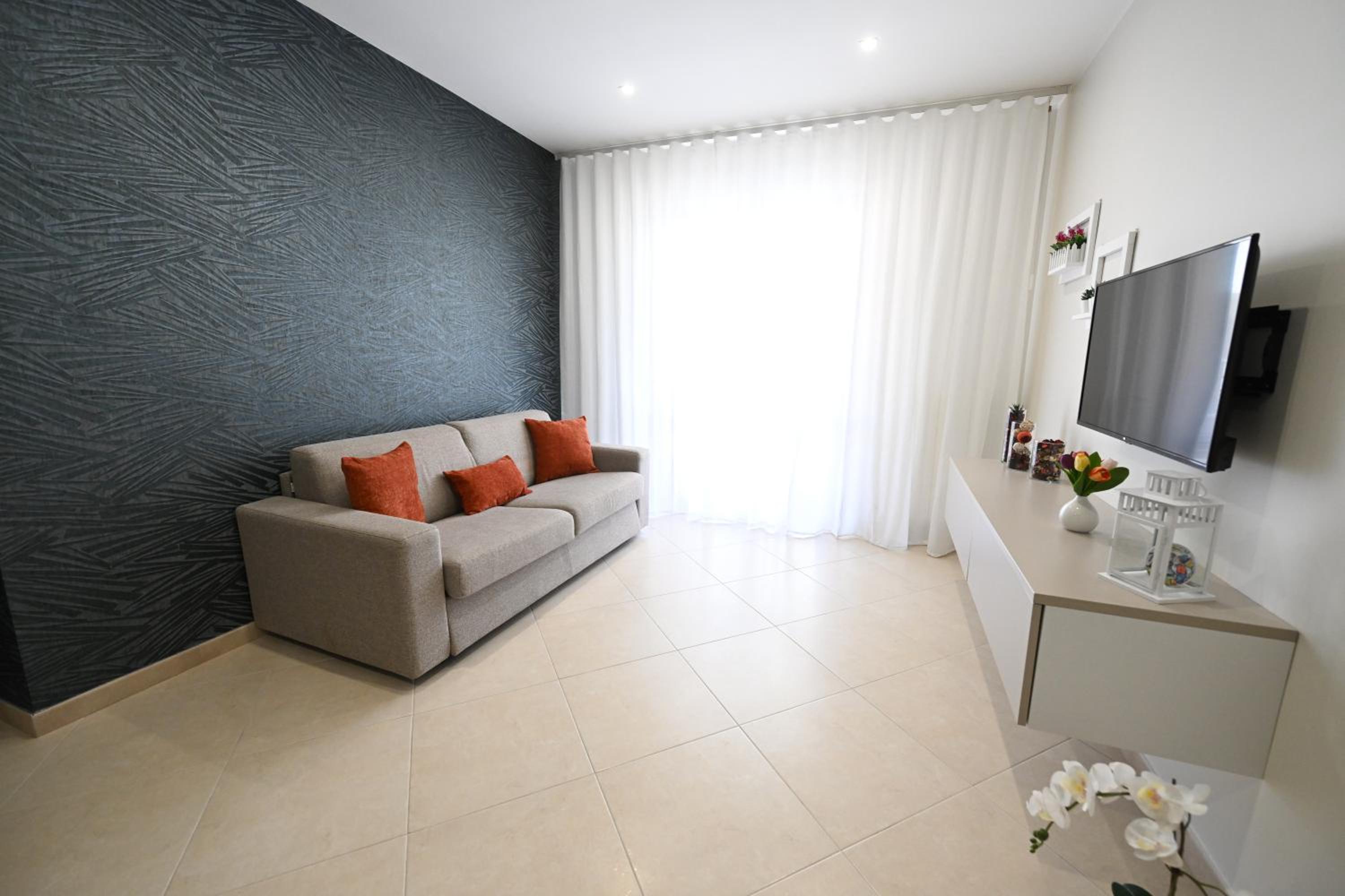 Deluxe Room (2 Adults + 1 Child) - Photo 15