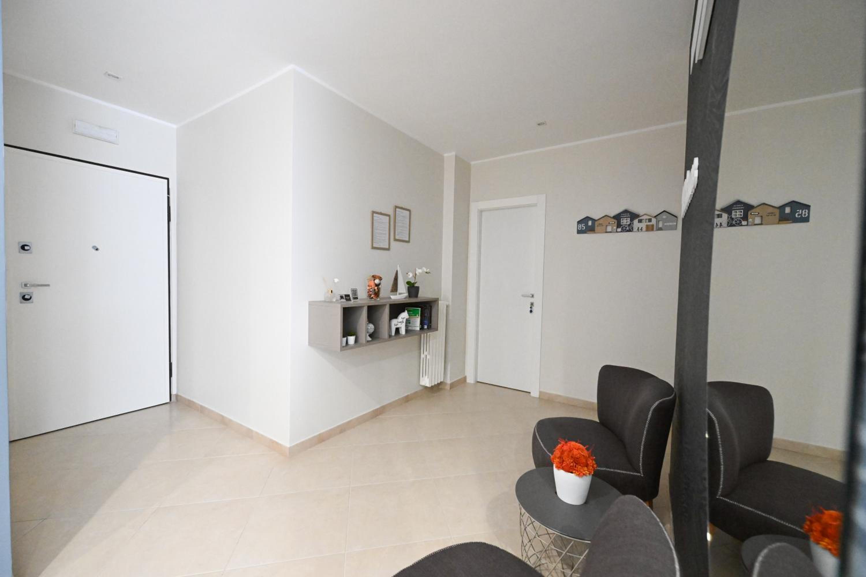 Deluxe Room (2 Adults + 1 Child) - Photo 10