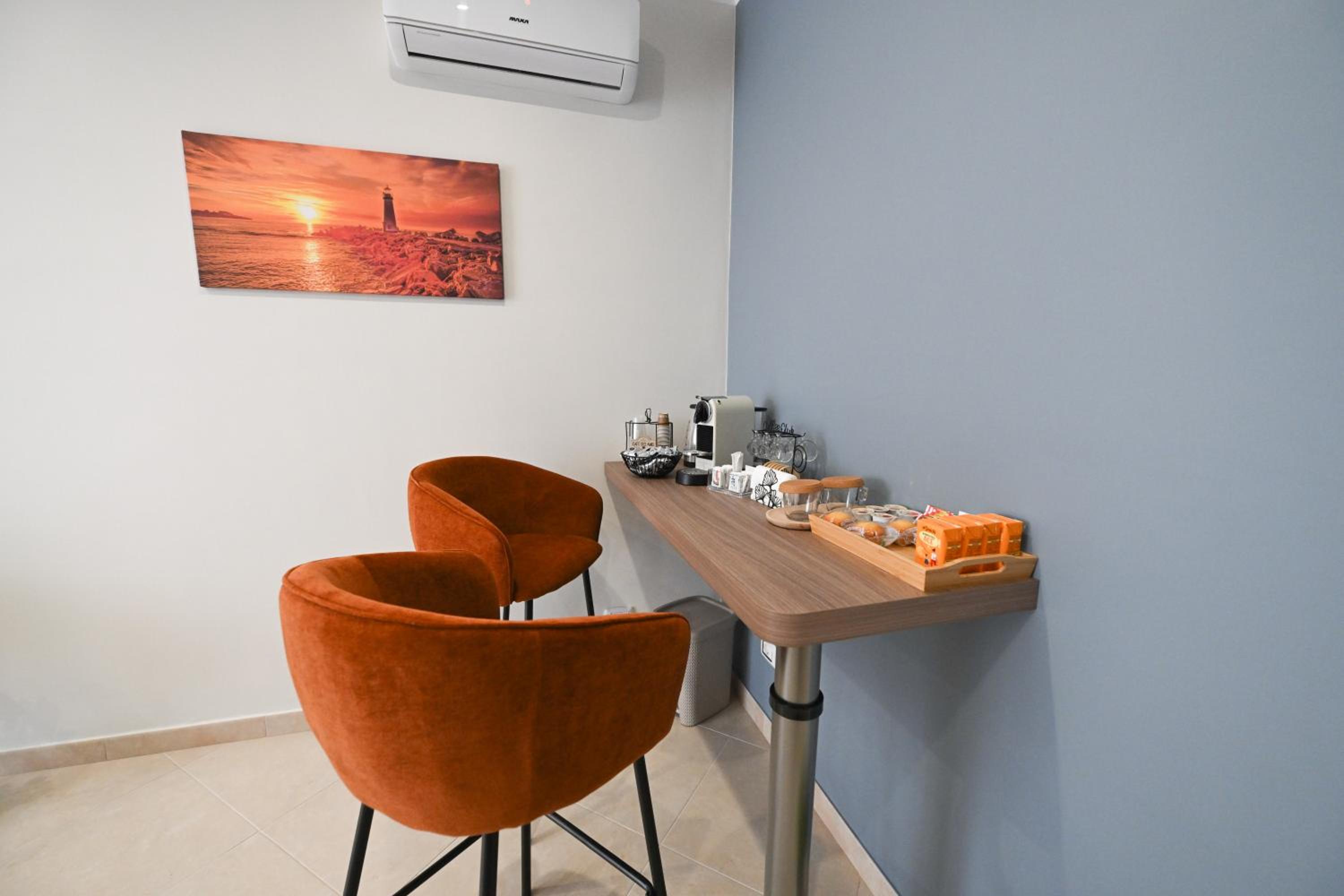 Deluxe Room (2 Adults + 1 Child) - Photo 21