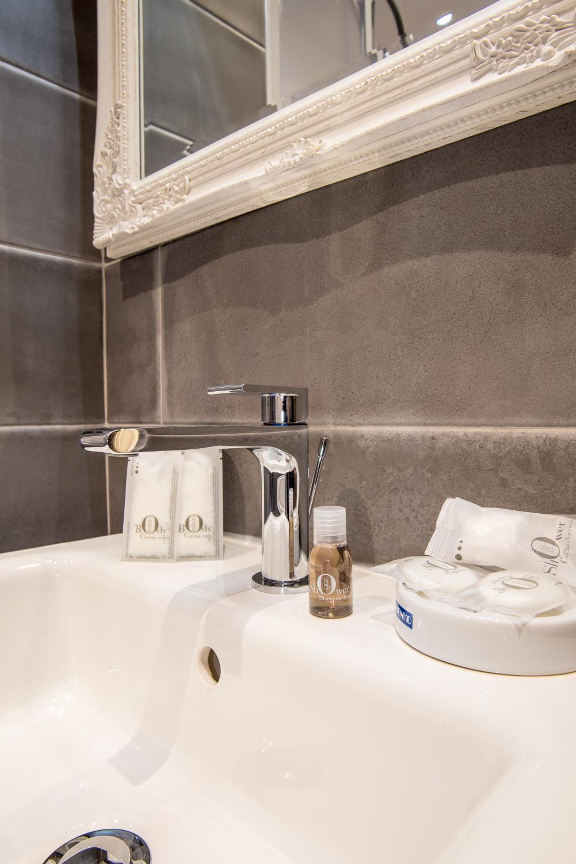 Standard Single Room with Shower photo 2