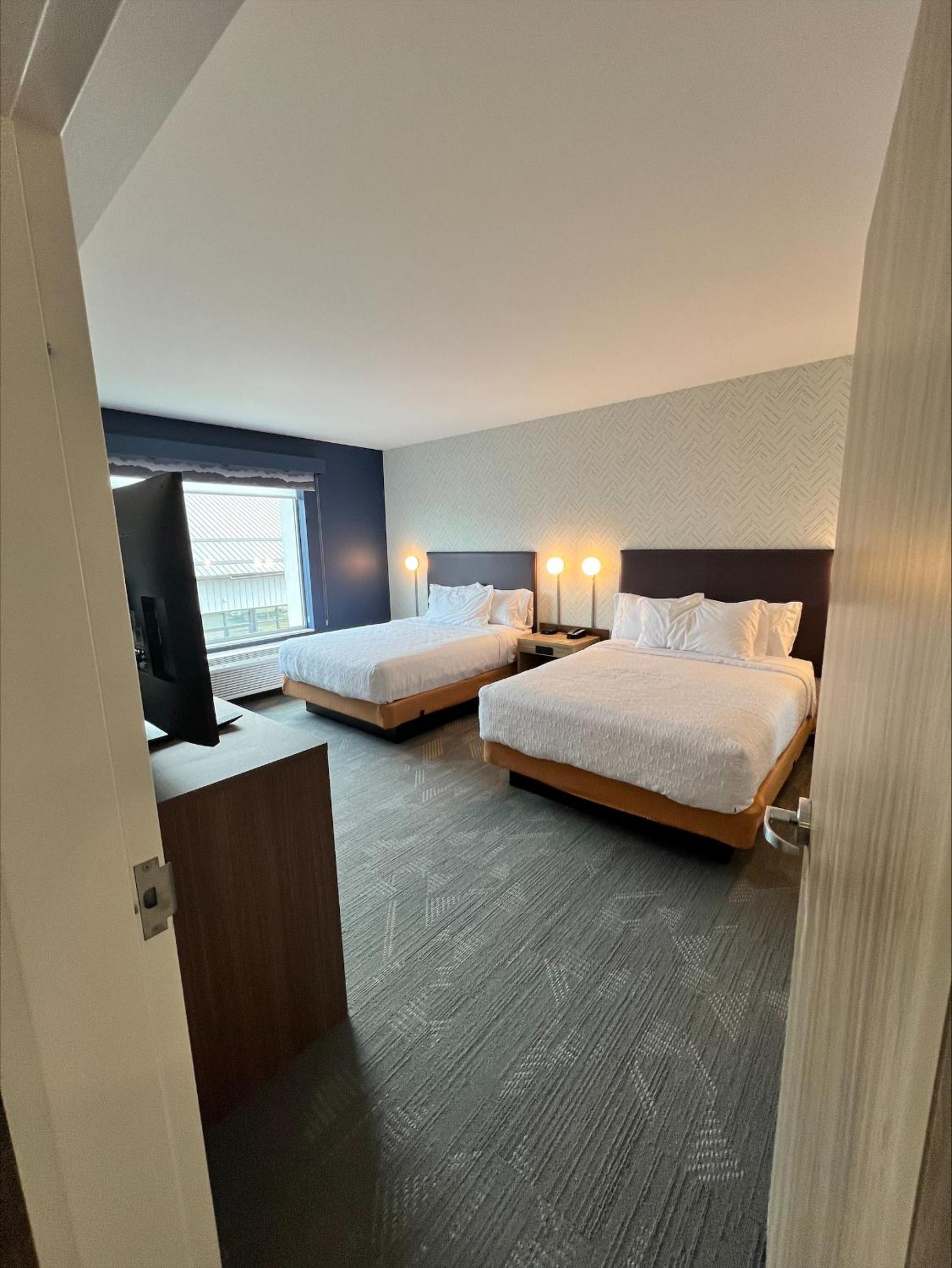 Queen Studio with Two Queen Beds - Photo 8