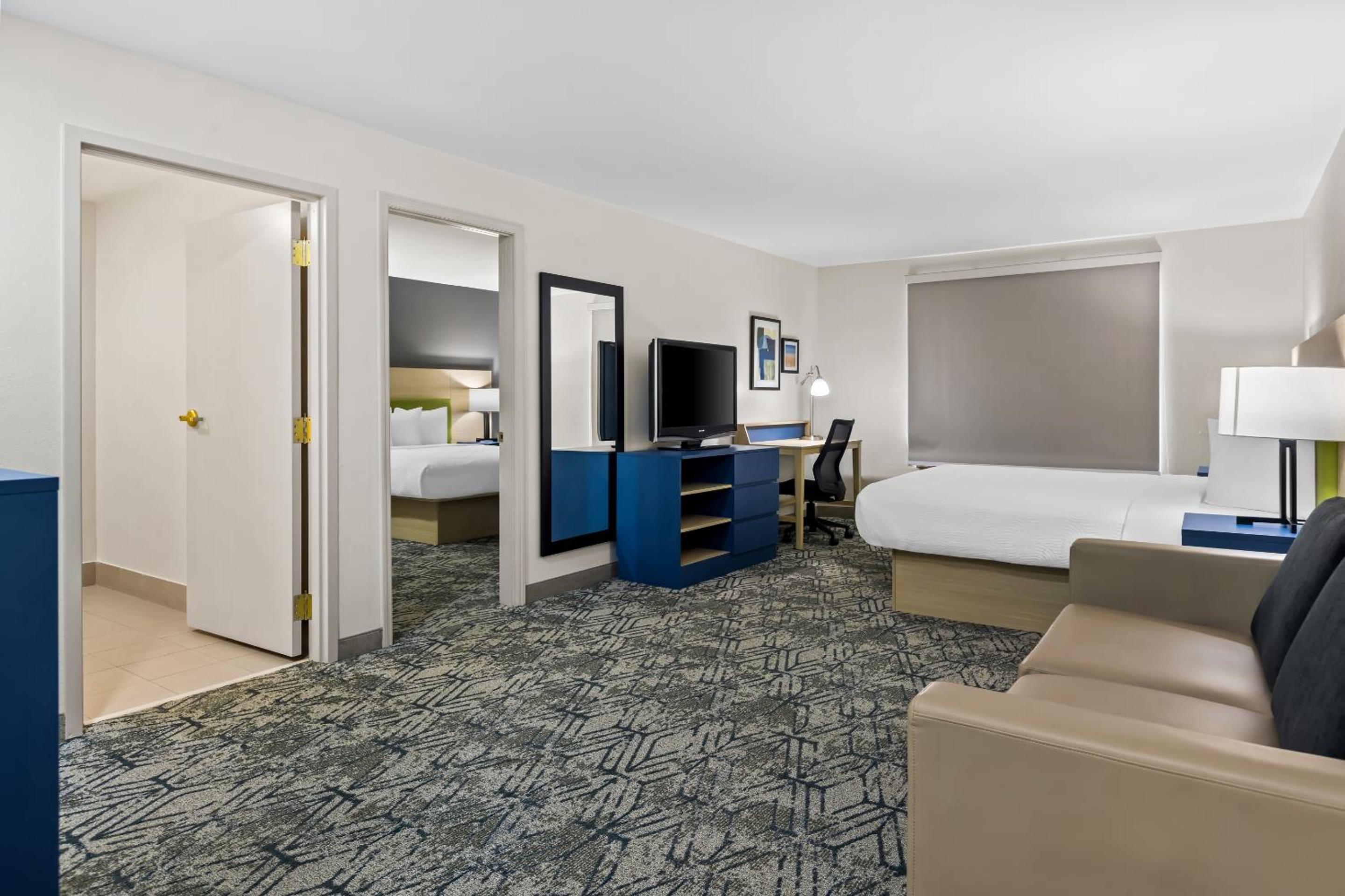 Suite with Sofa Bed - Non-Smoking   - Photo 2