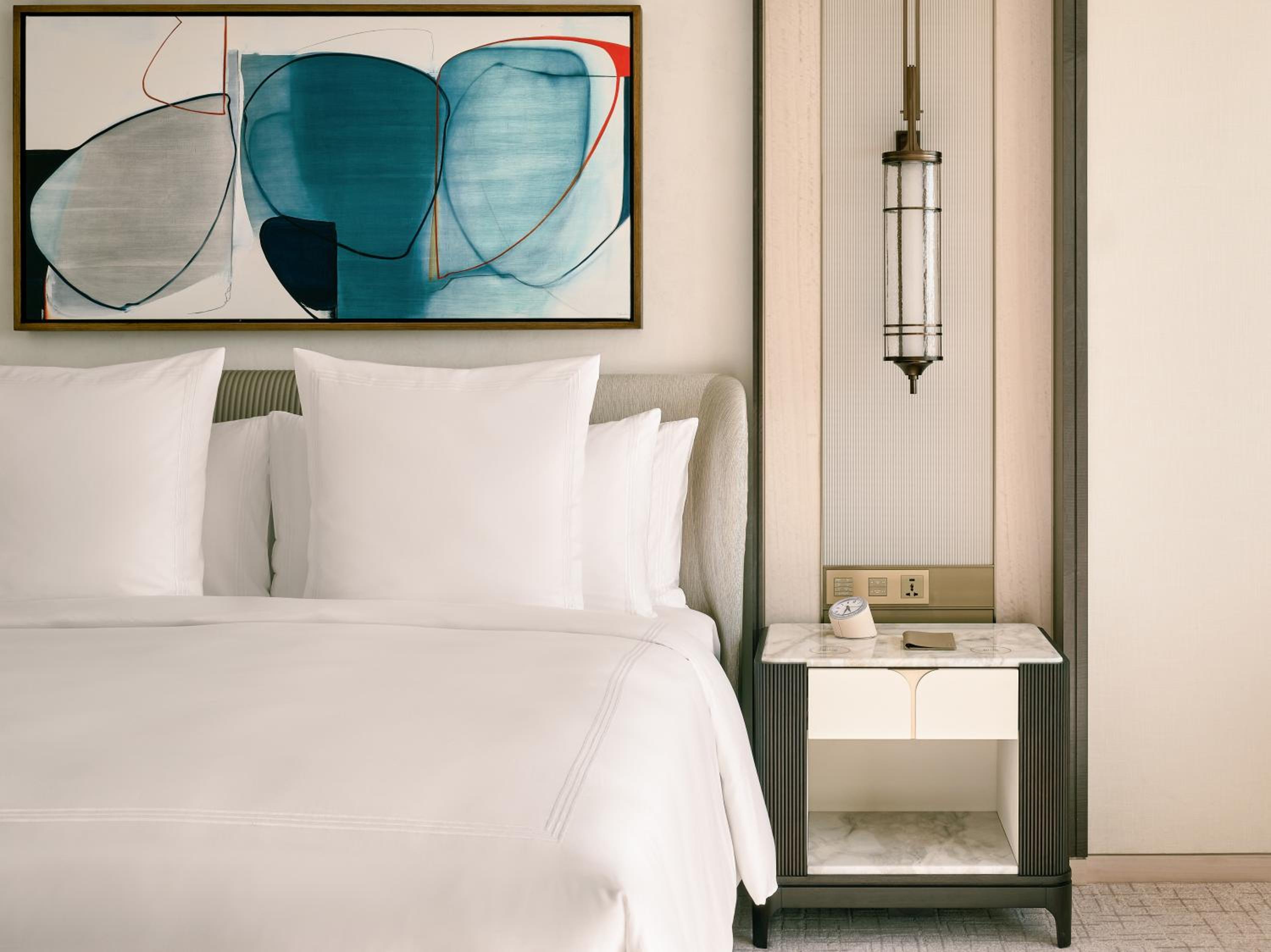 The Paiza Experience - Paiza Signature Suite King City View