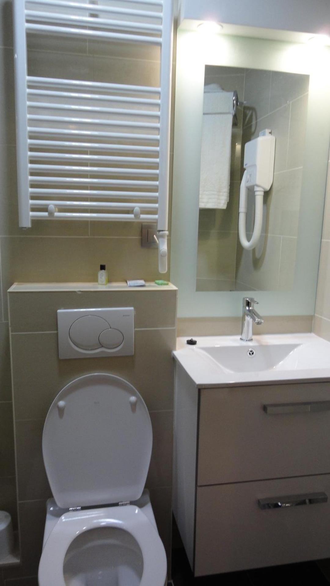 Twin Room - Photo 4