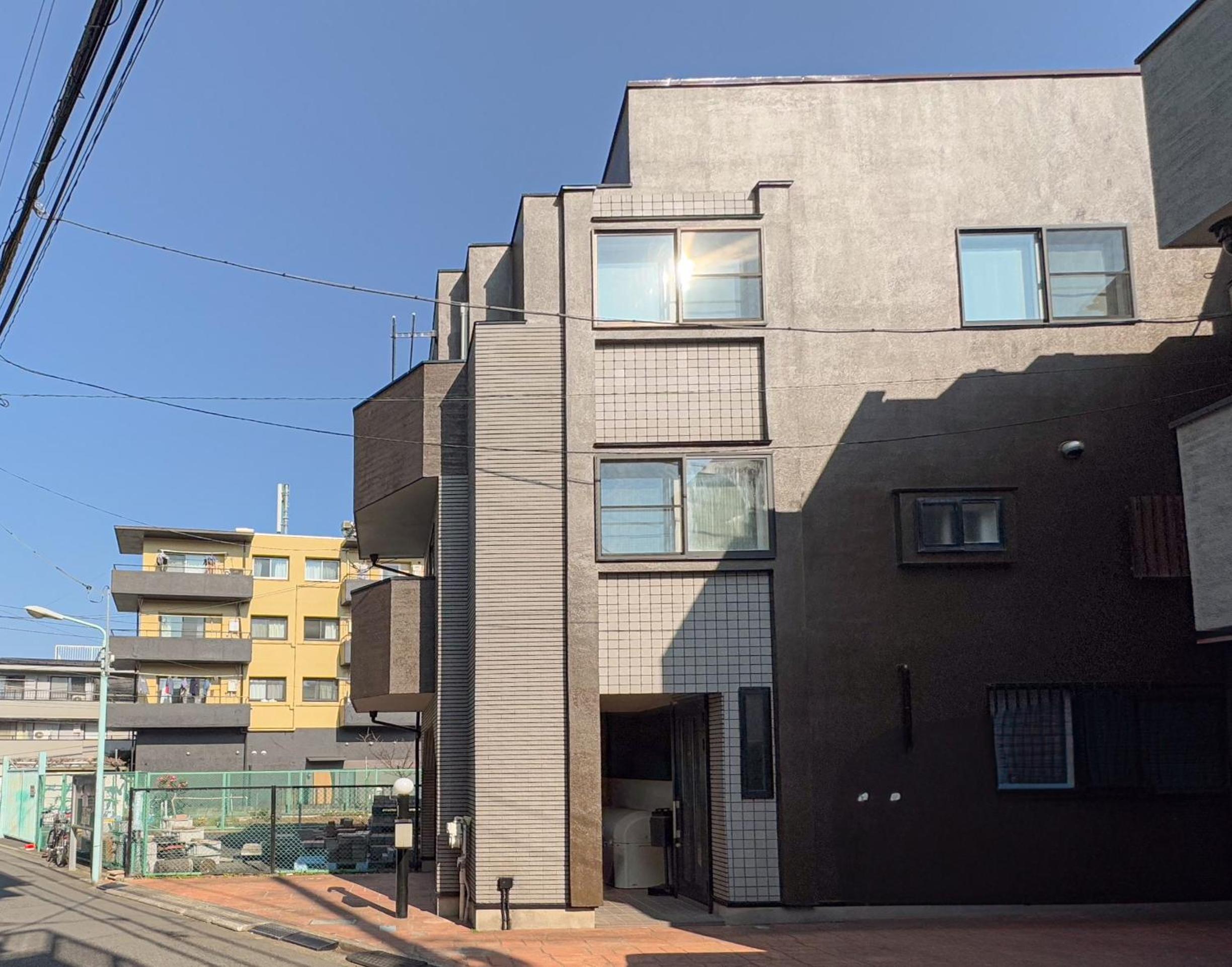 Three-Bedroom Apartment with Balcony photo 3