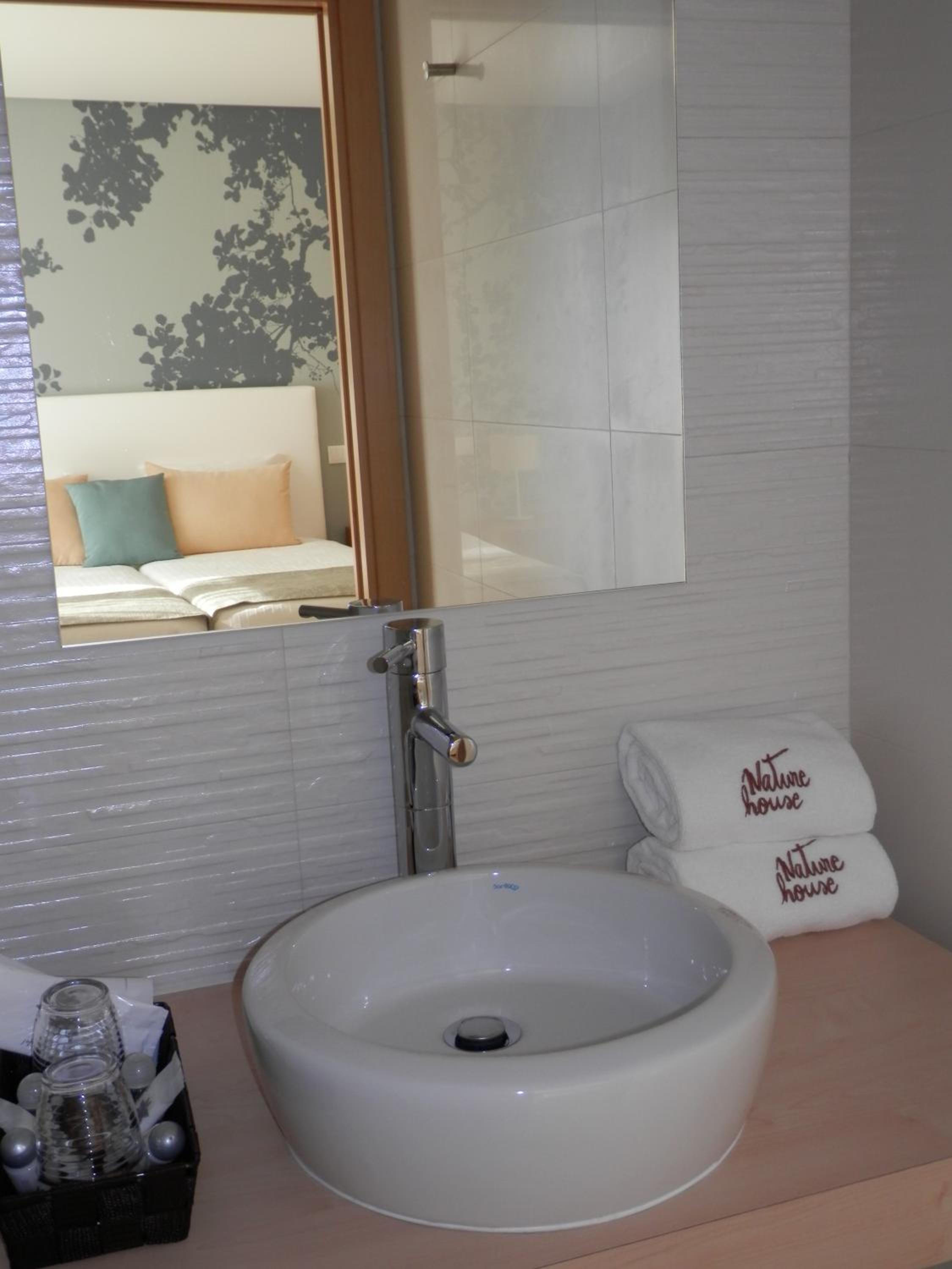 Standard Twin Room - Photo 2