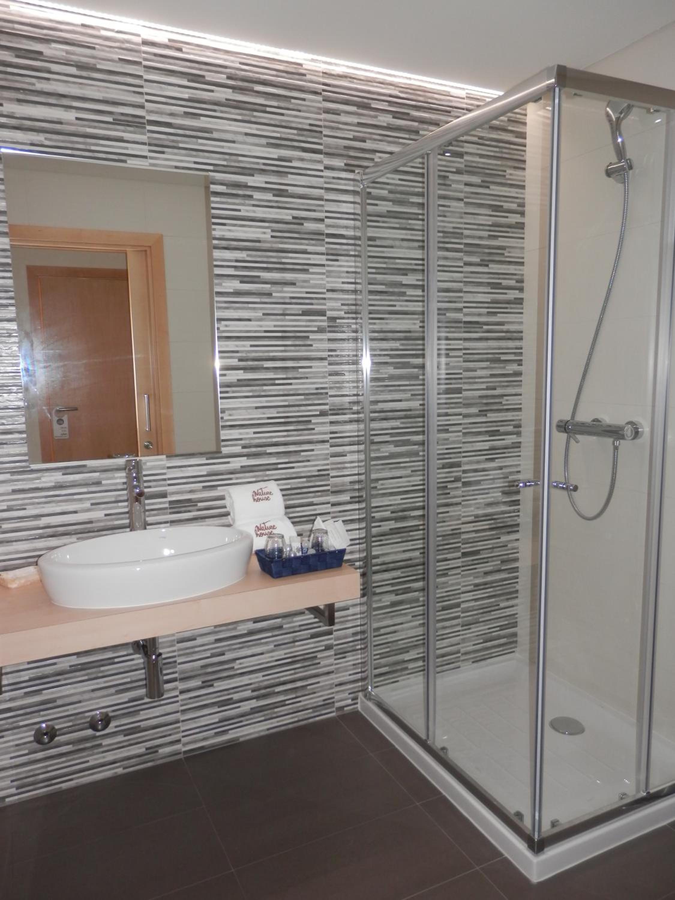 Deluxe Twin Room - Photo 2