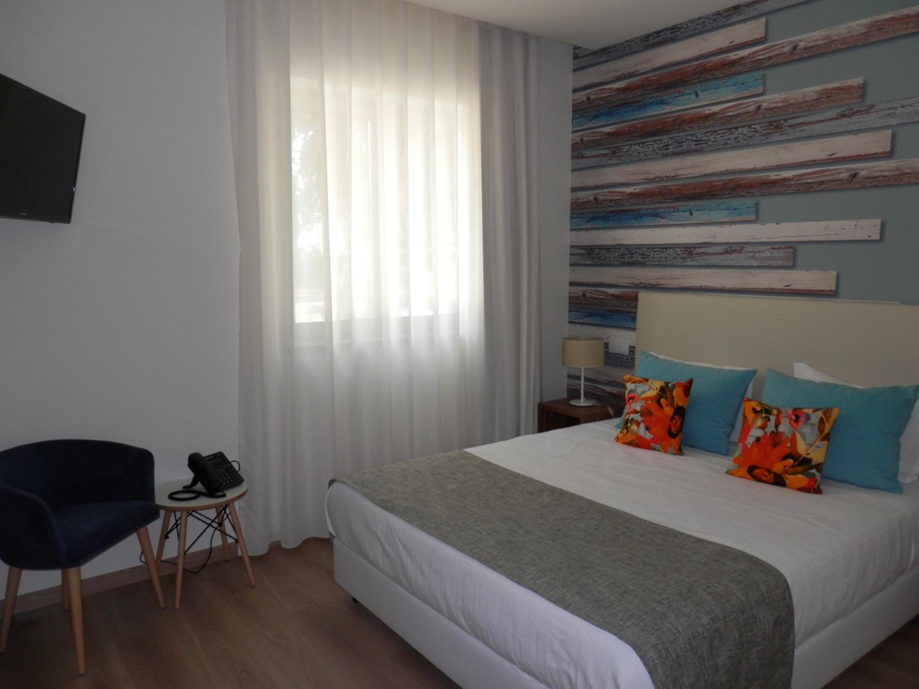 Standard Double Room - Photo 3