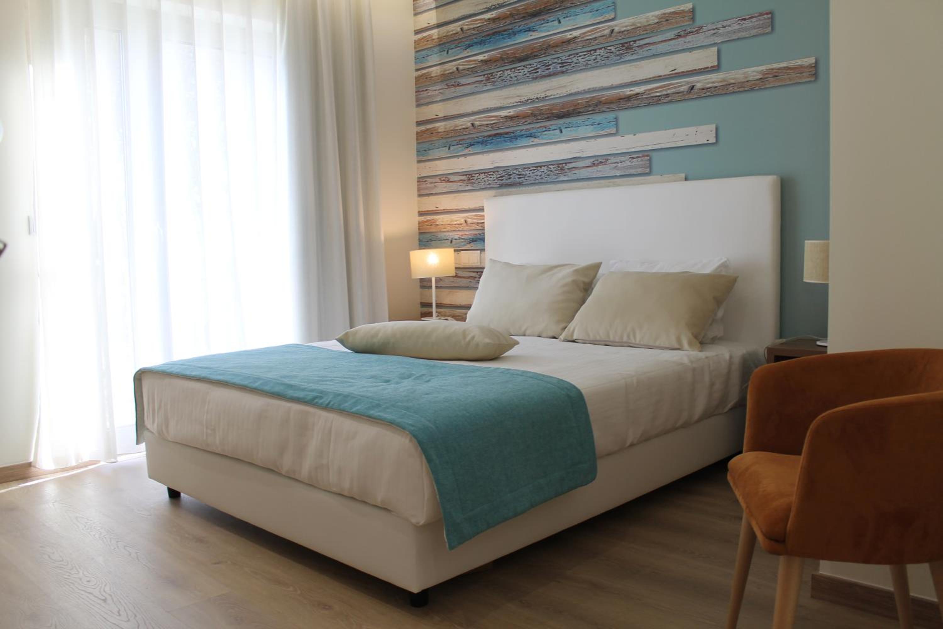 Deluxe Room - Photo 2