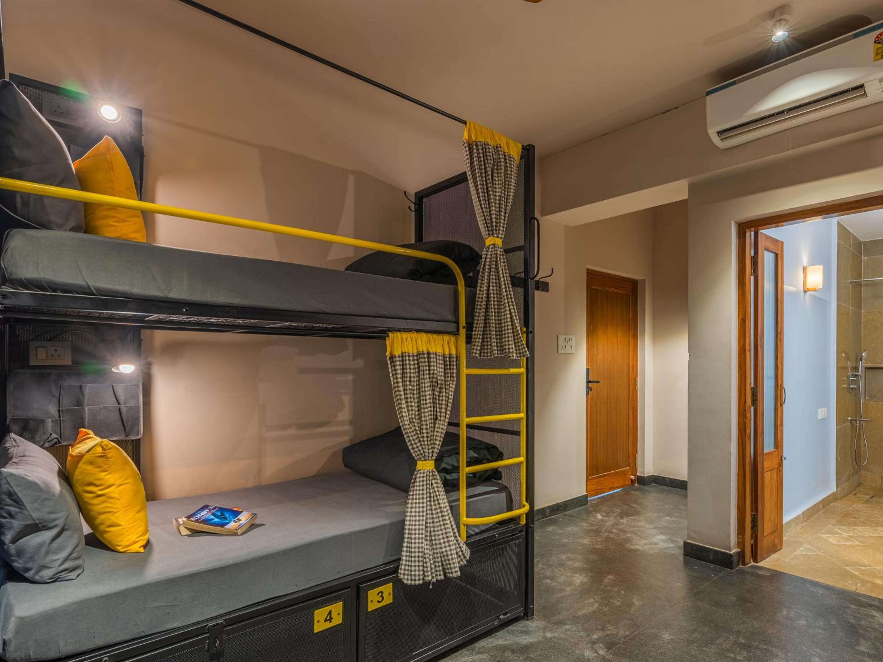 Bed in 4-Bed Mixed Dormitory Room