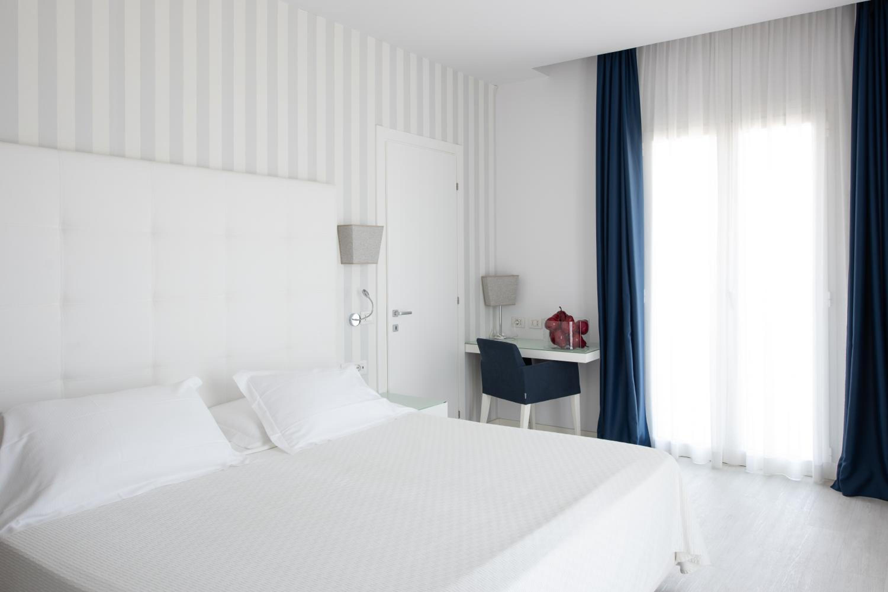 Standard Double Room - Photo 2