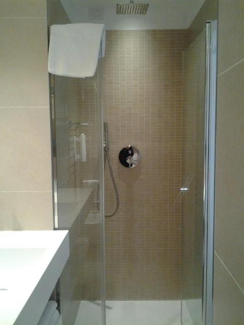 Standard Double Room - Photo 3