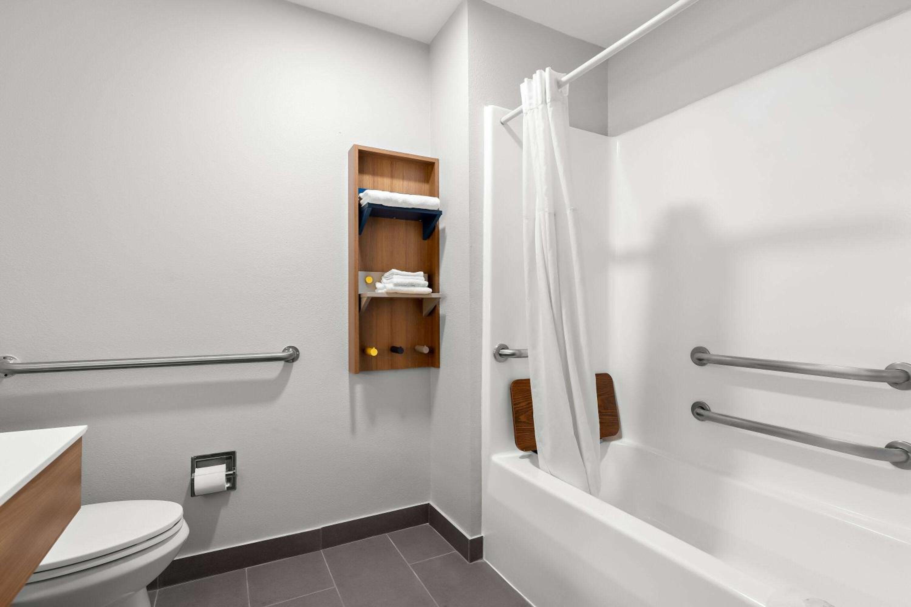 Queen Room with Roll-In Shower - Mobility Accessible/Non-Smoking
