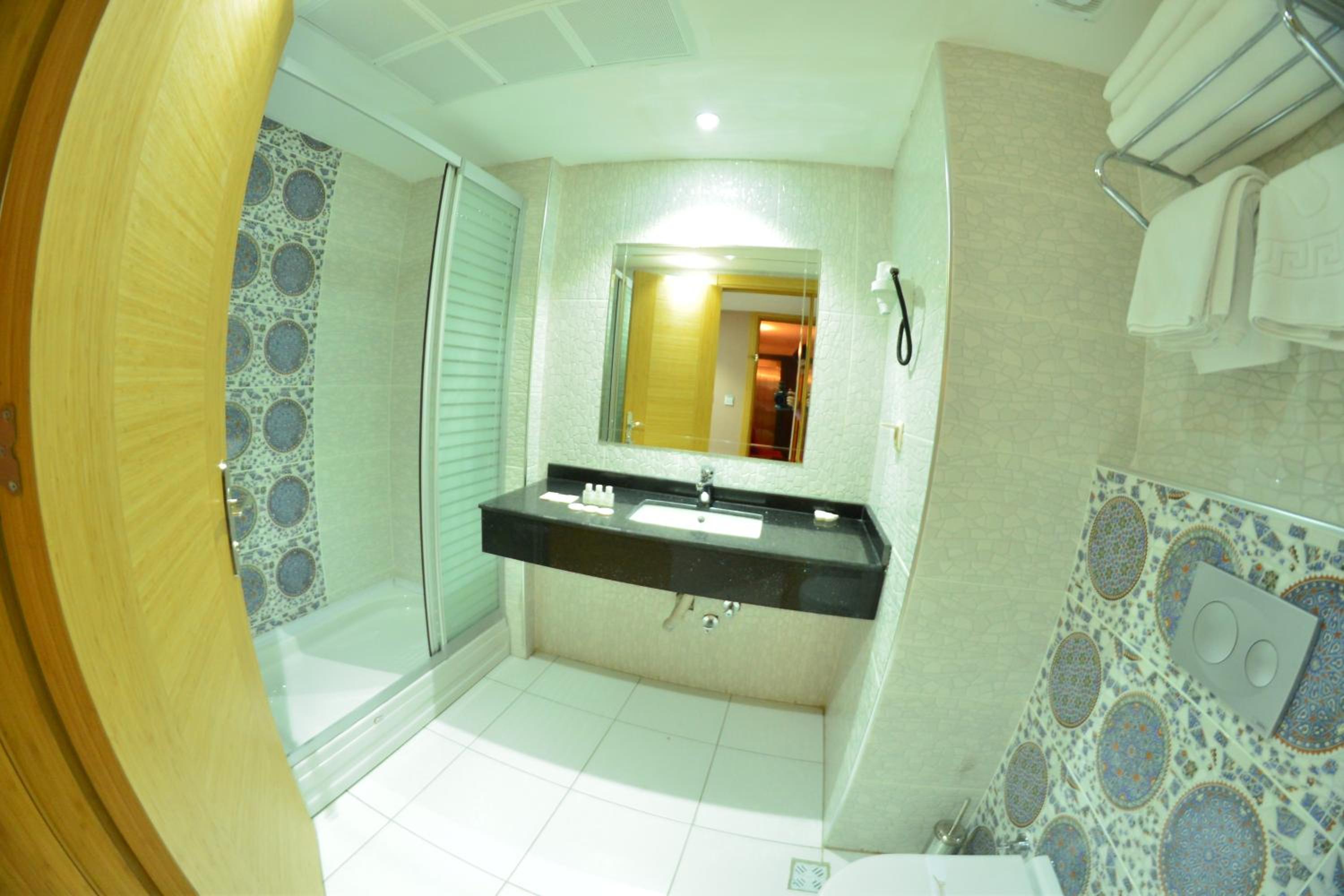 Basic Triple Room photo 3