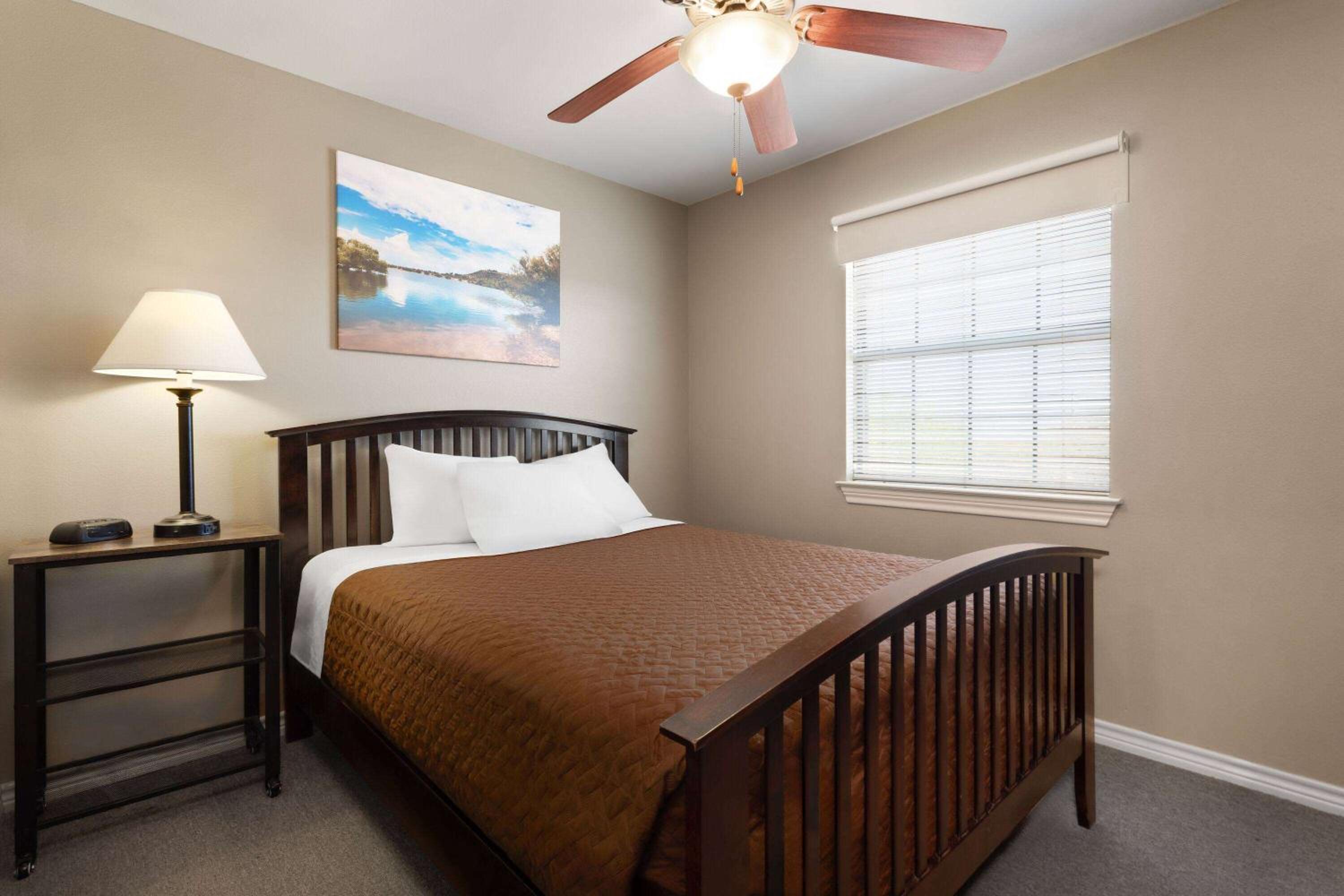 One-Bedroom Queen Suite, Non-Smoking photo 2