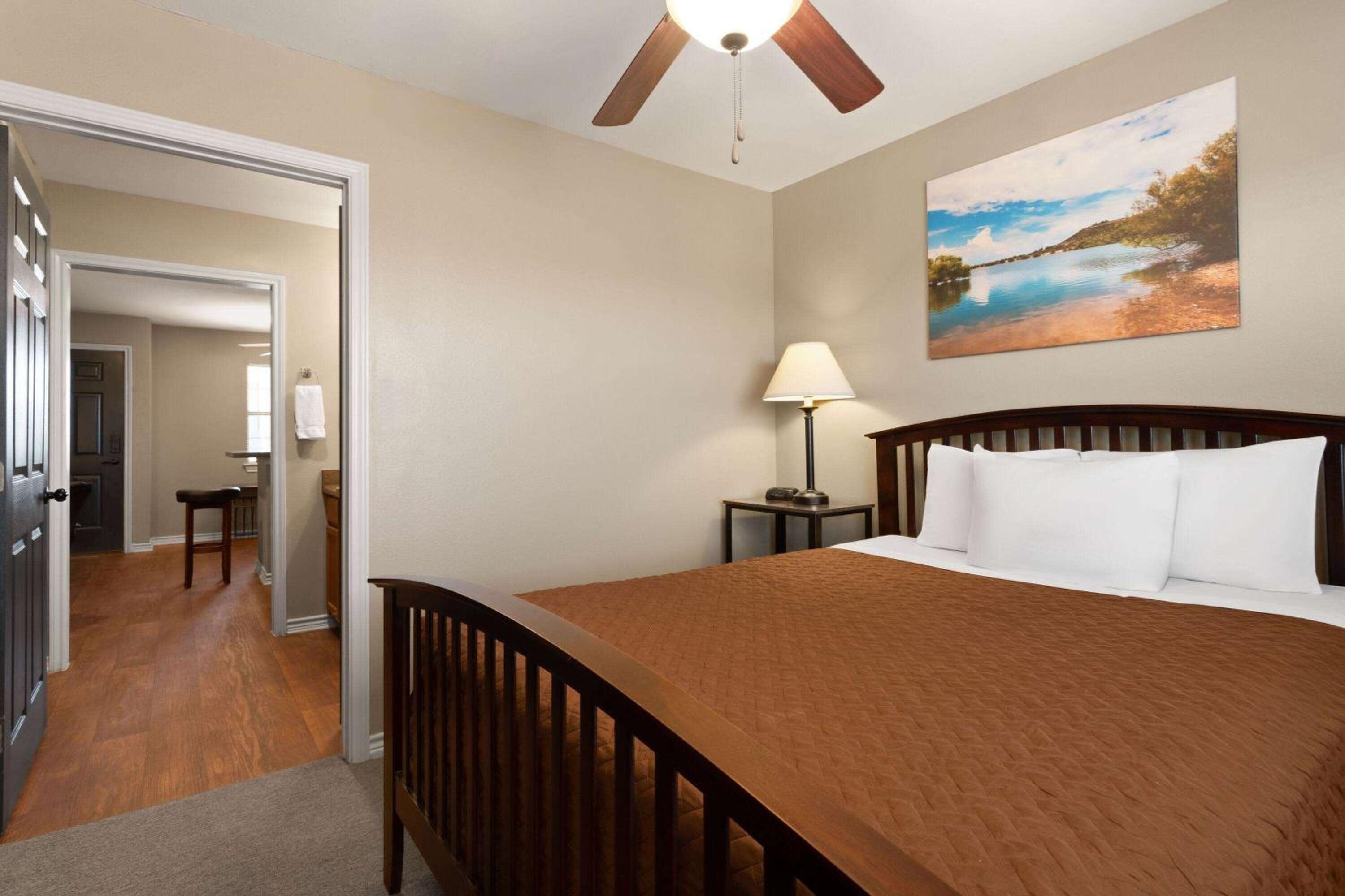 One-Bedroom Queen Suite, Non-Smoking photo 3