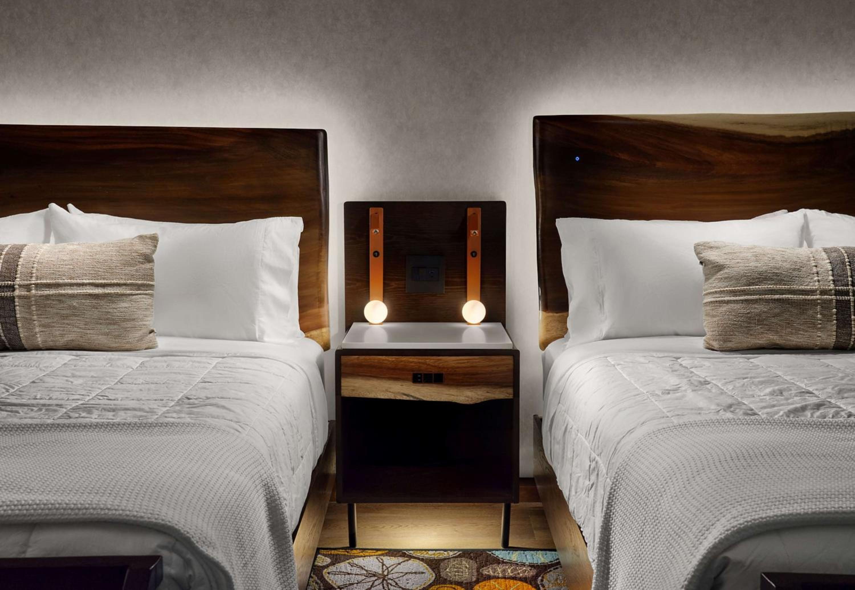 Queen Room with Two Queen Beds - Photo 3